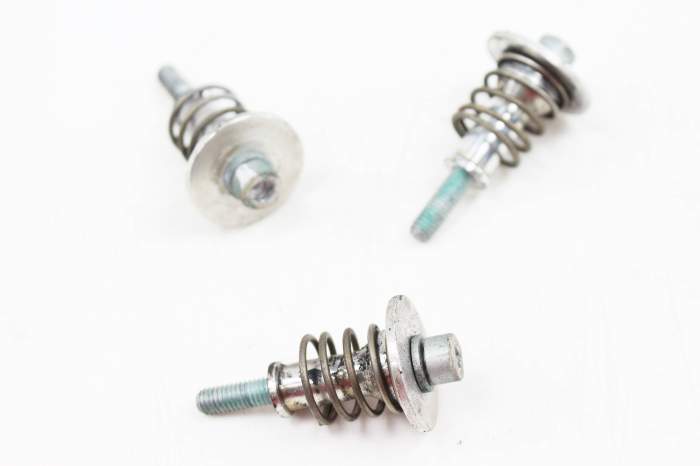 Air Suspension Compressor / Pump Bolt Set 3D0698505 main product photo