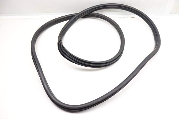 Door Seal / Weather Stripping 51767407373 main product photo