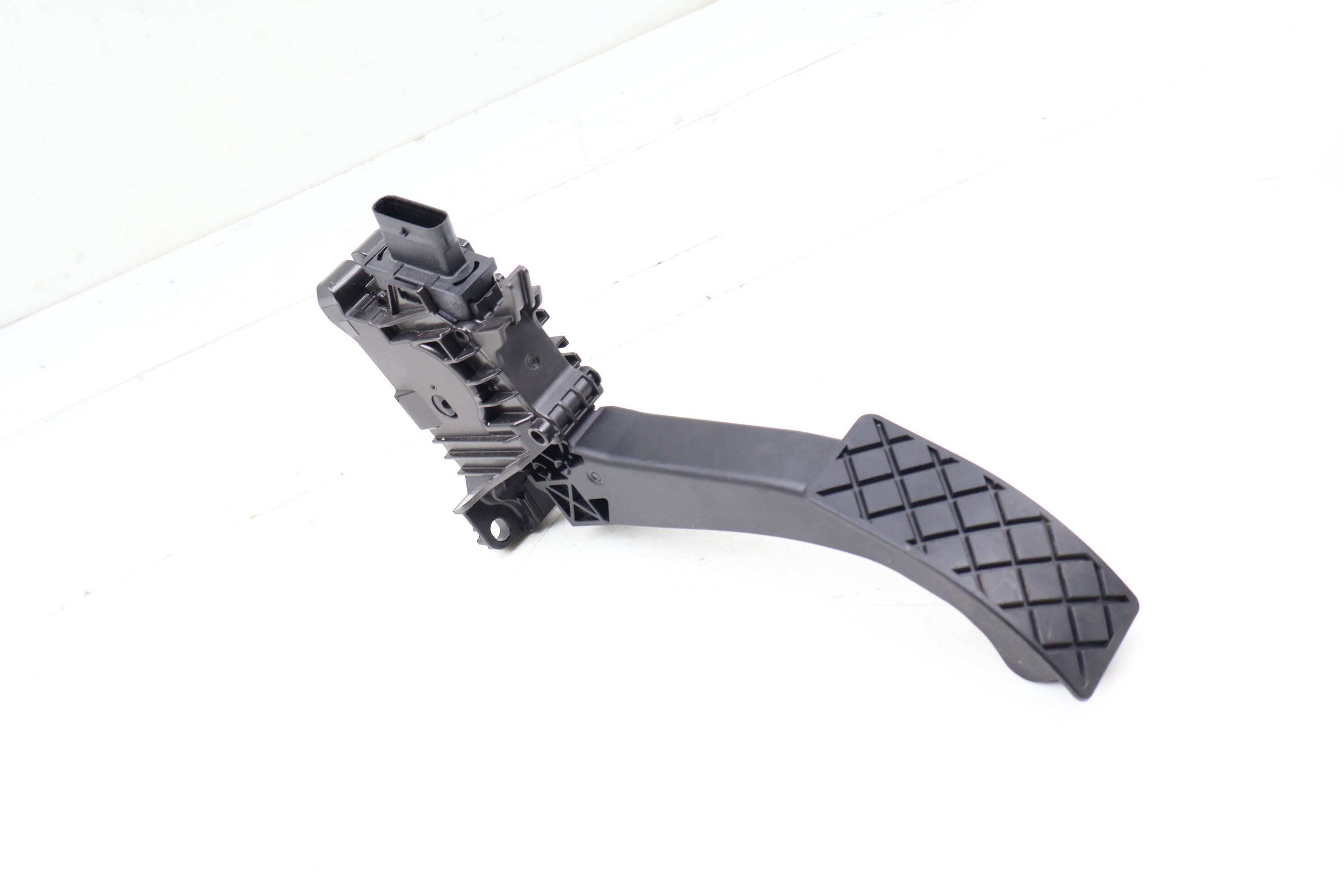 Gas Pedal / Accelerator Module 1EB723503