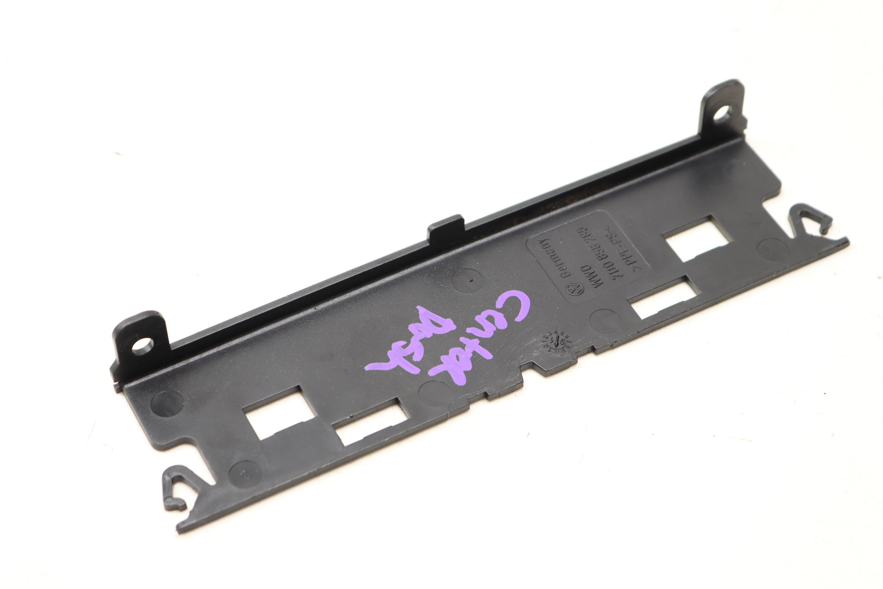 Dash Mount Bracket 7D0858285