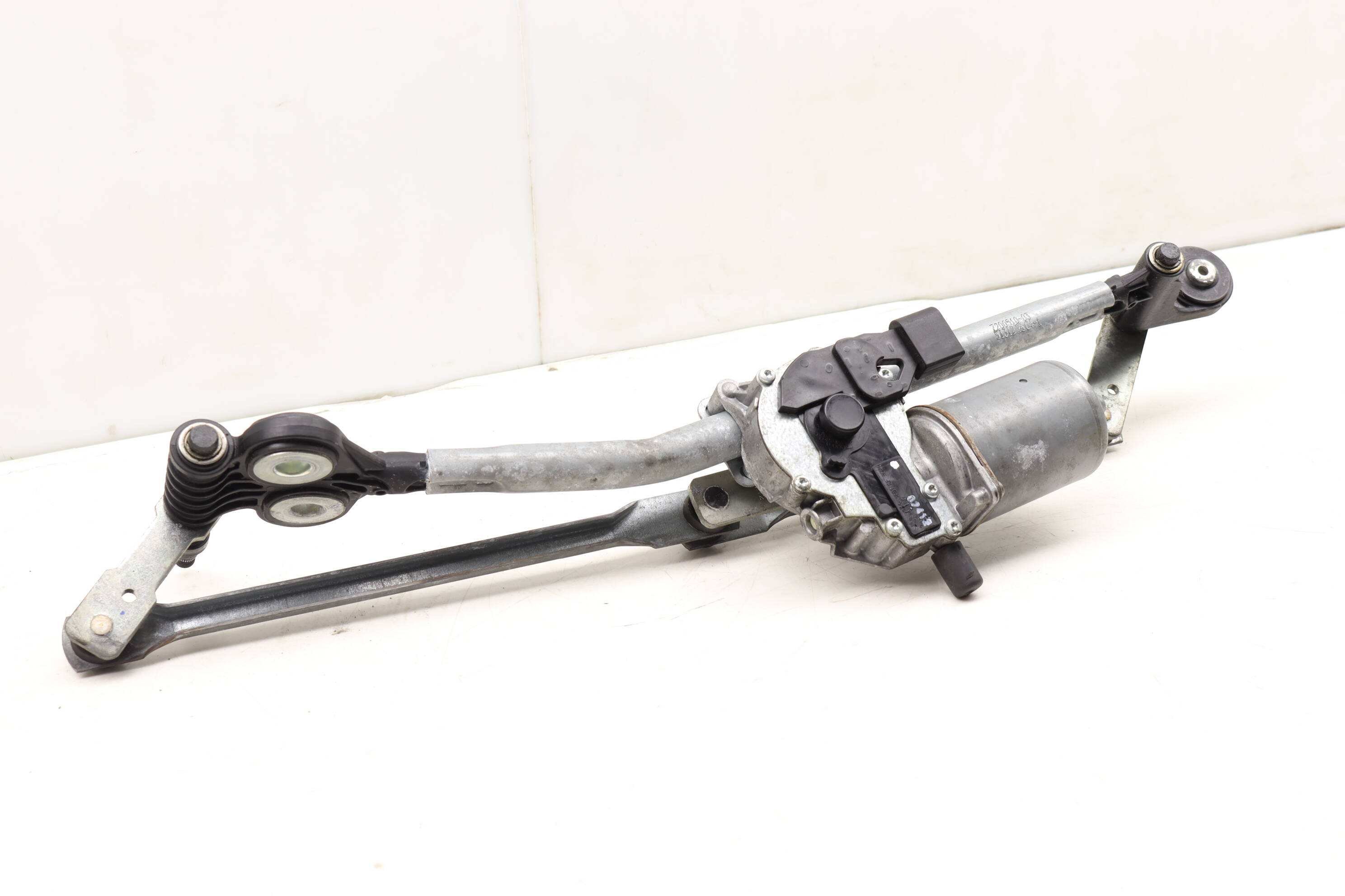 Windshield Wiper Transmission W/ Motor 61617200510