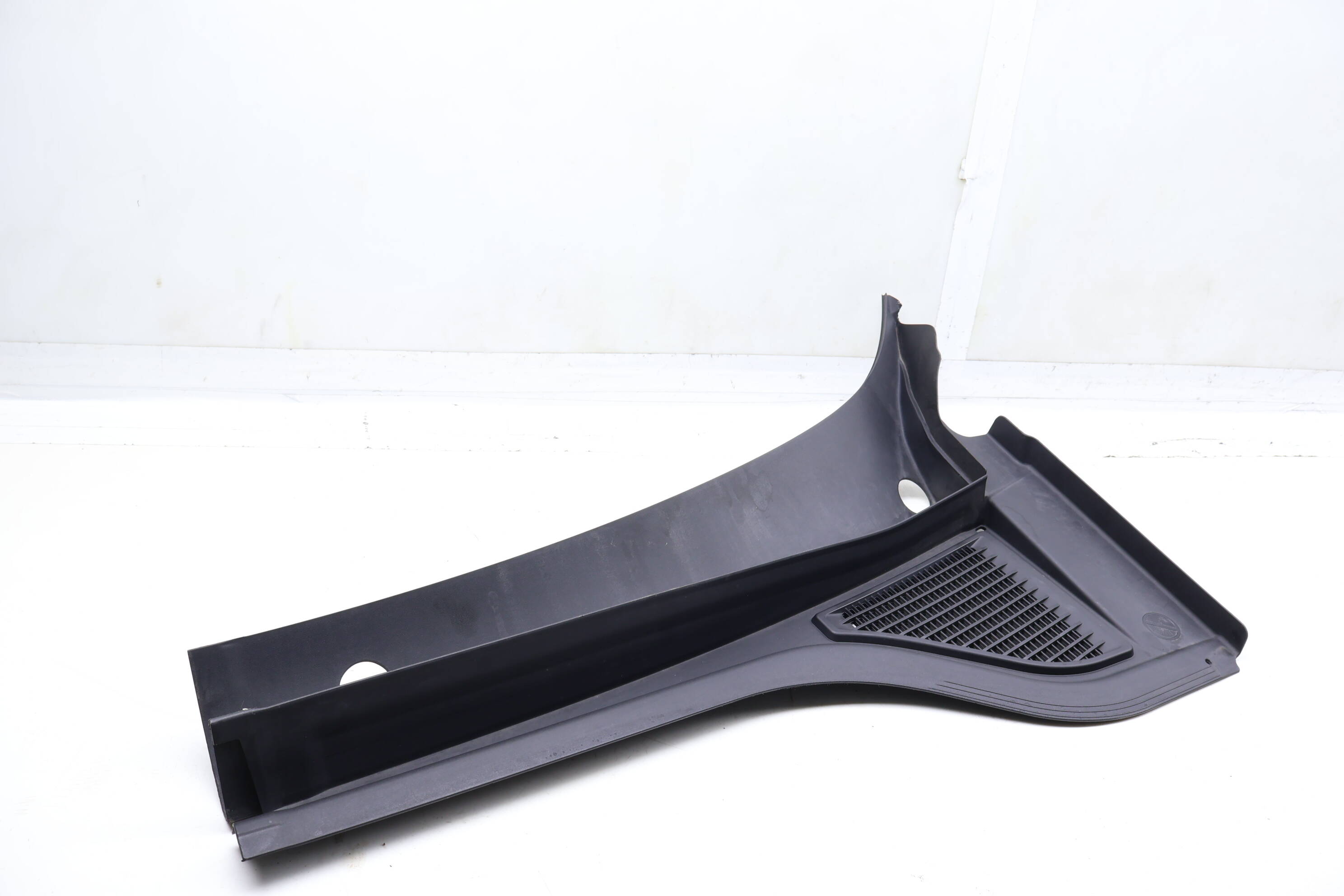 Firewall / Windshield Cowl Cover 3CM819403A