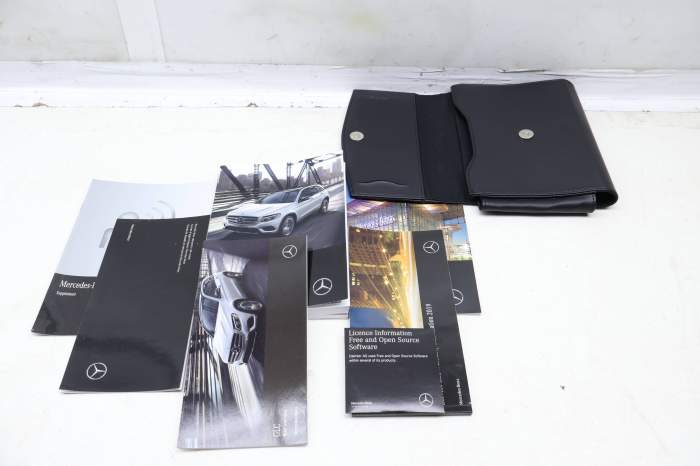 2019 Owners Manual (Glc300) 2535848505 main product photo