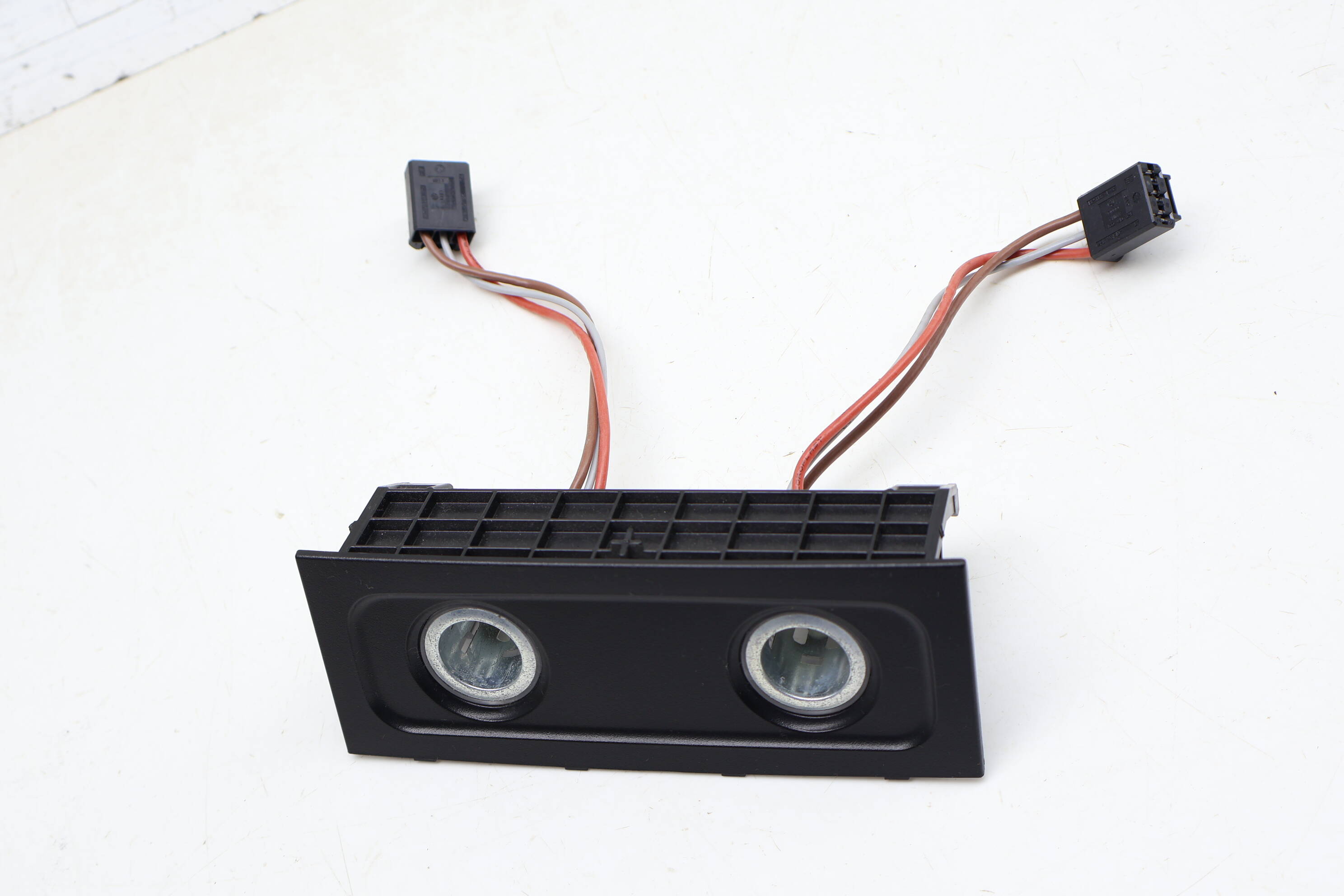 Center Console Dual 12V Power Outlet Assembly 4M0864061