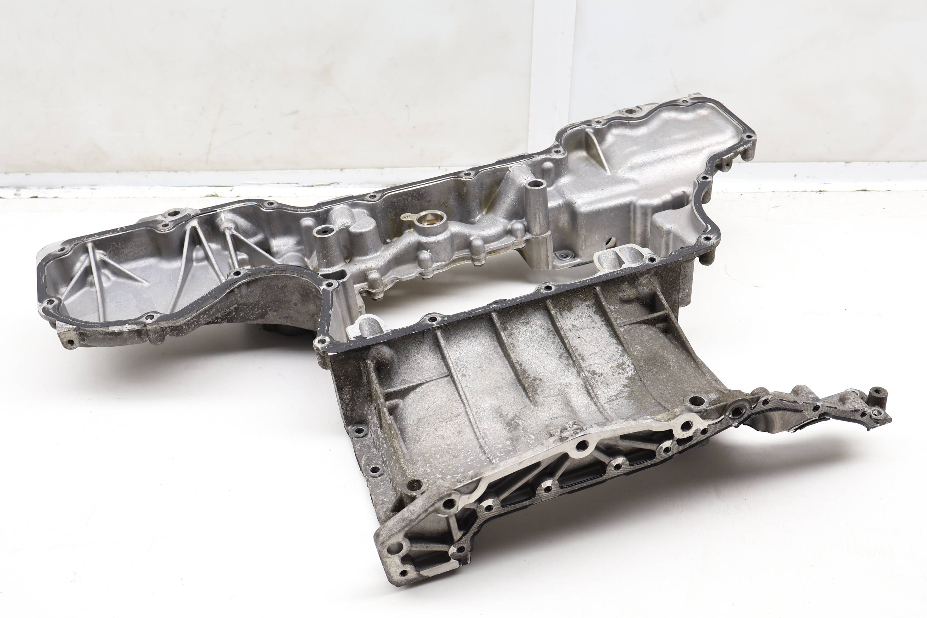 Upper Engine Oil Pan / Sump 079103805N