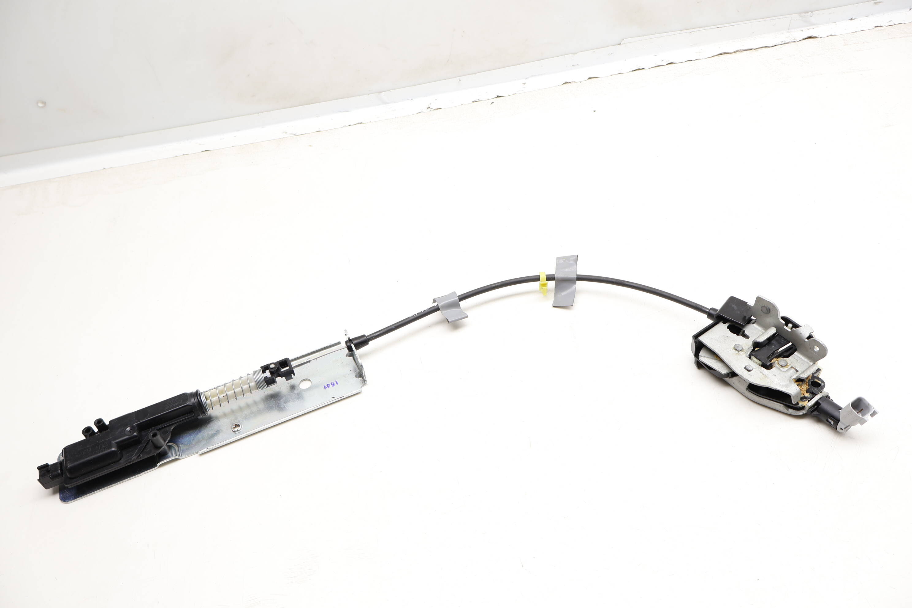 Trunk Hatch Latch / Lock LR017470