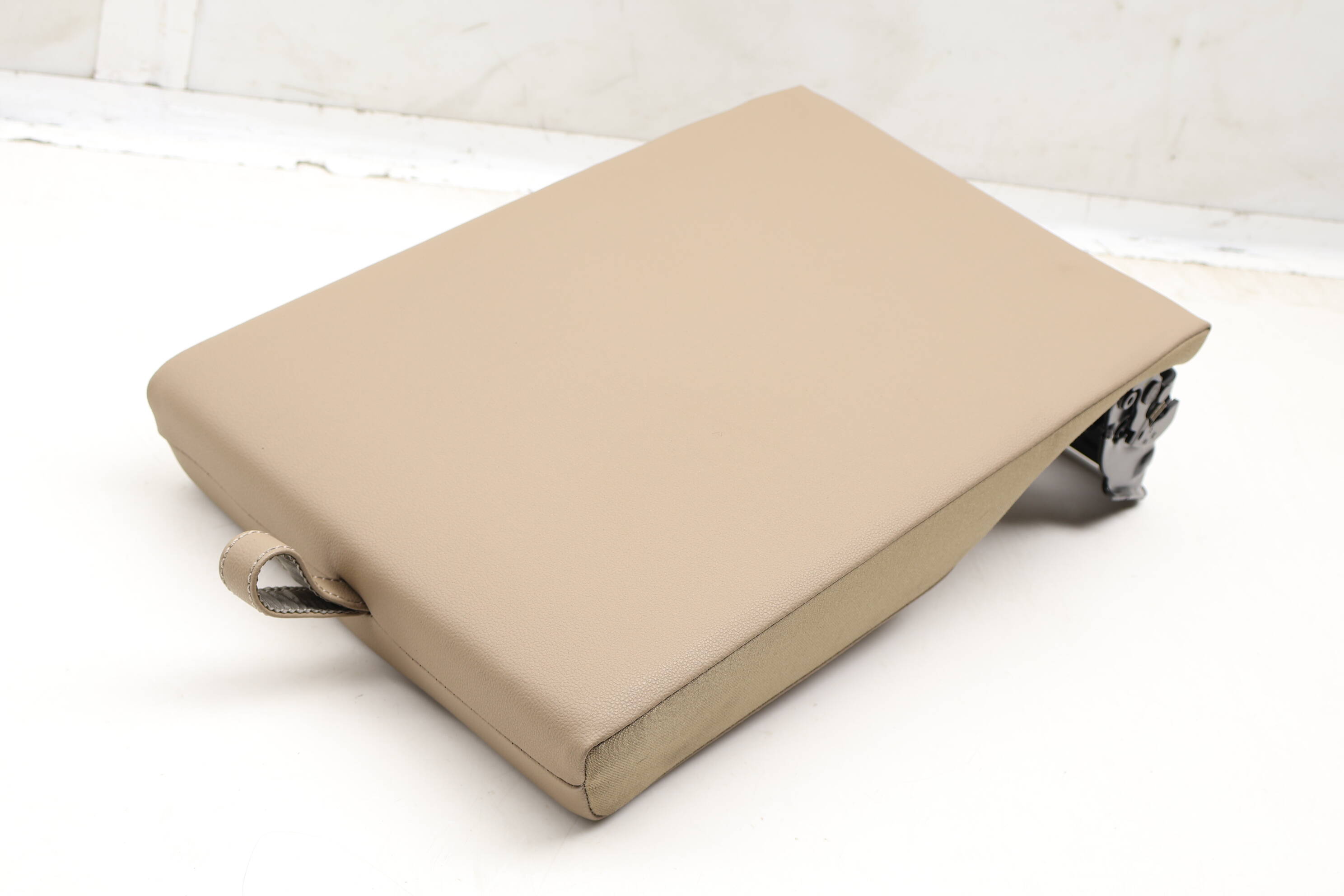 Seat Center Armrest / Cup Holder 17A885081A