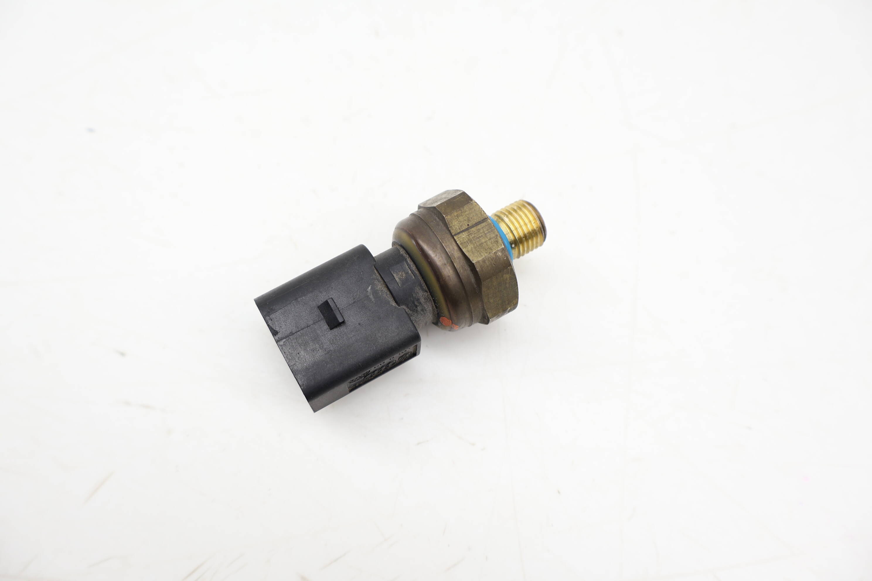 Fuel Pressure Sensor 03C906051A 95860622100