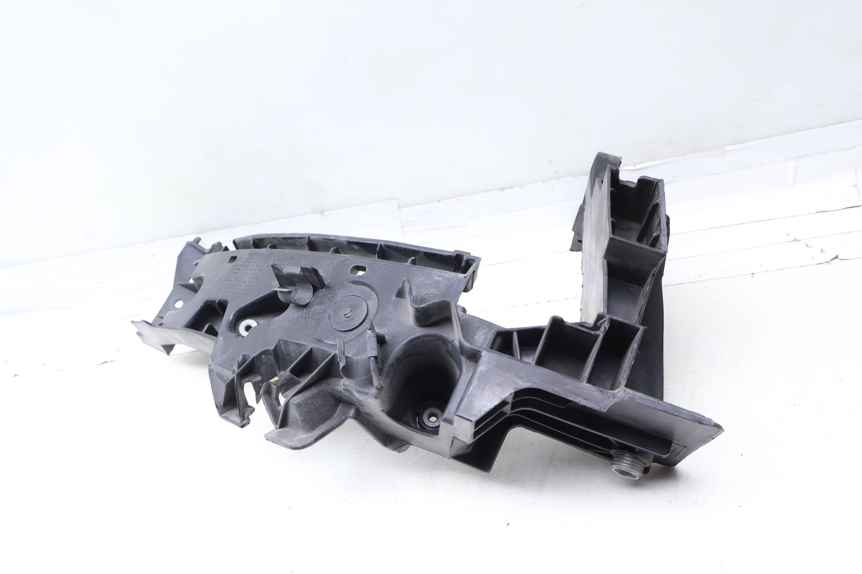 Headlight Mount Bracket 8R0805608B