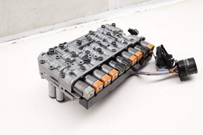 Transmission Valve Body / Mechatronic LR123898 main product photo