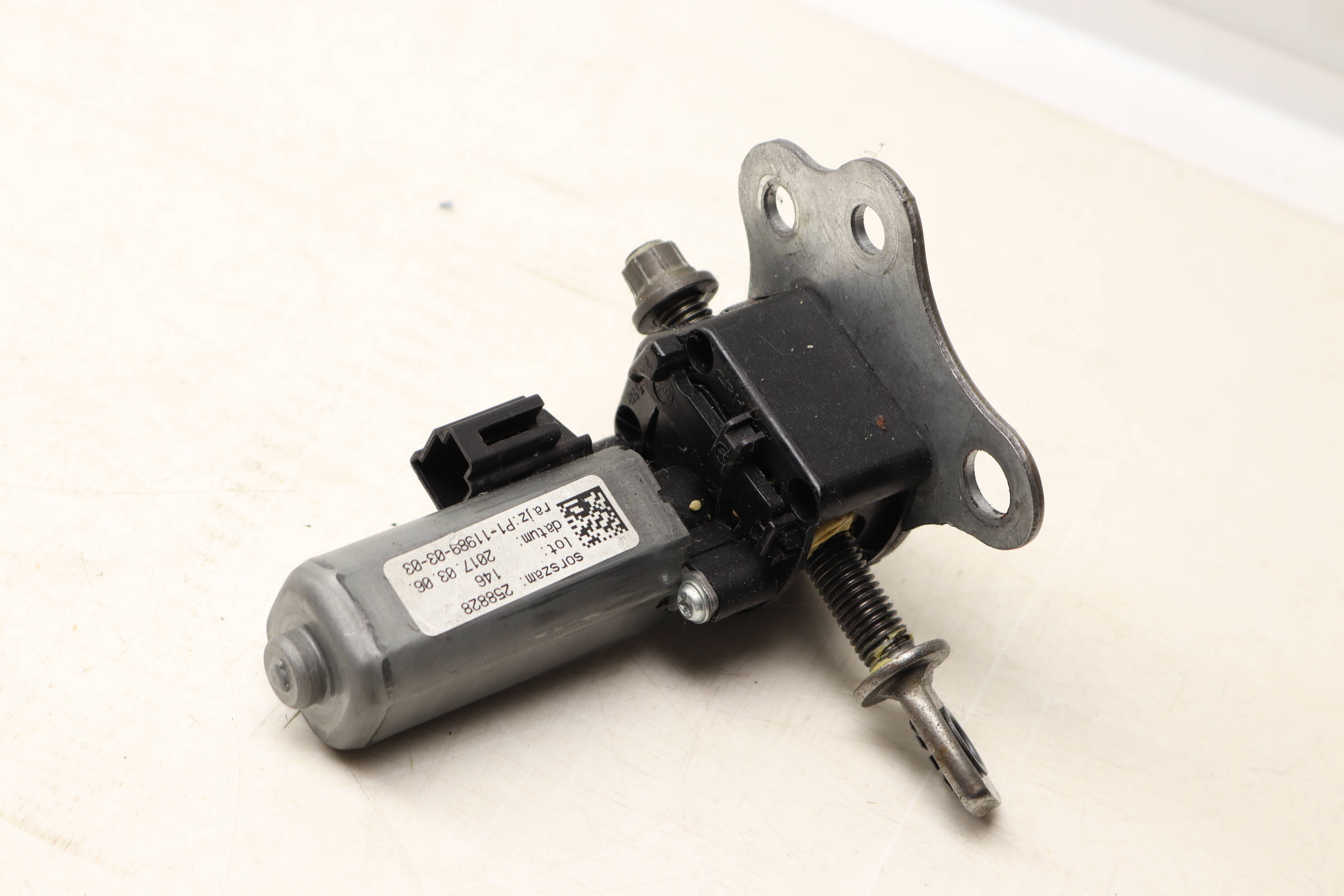 Front&#x20;Tilt&#x20;Seat&#x20;Motor&#x20;52107309659