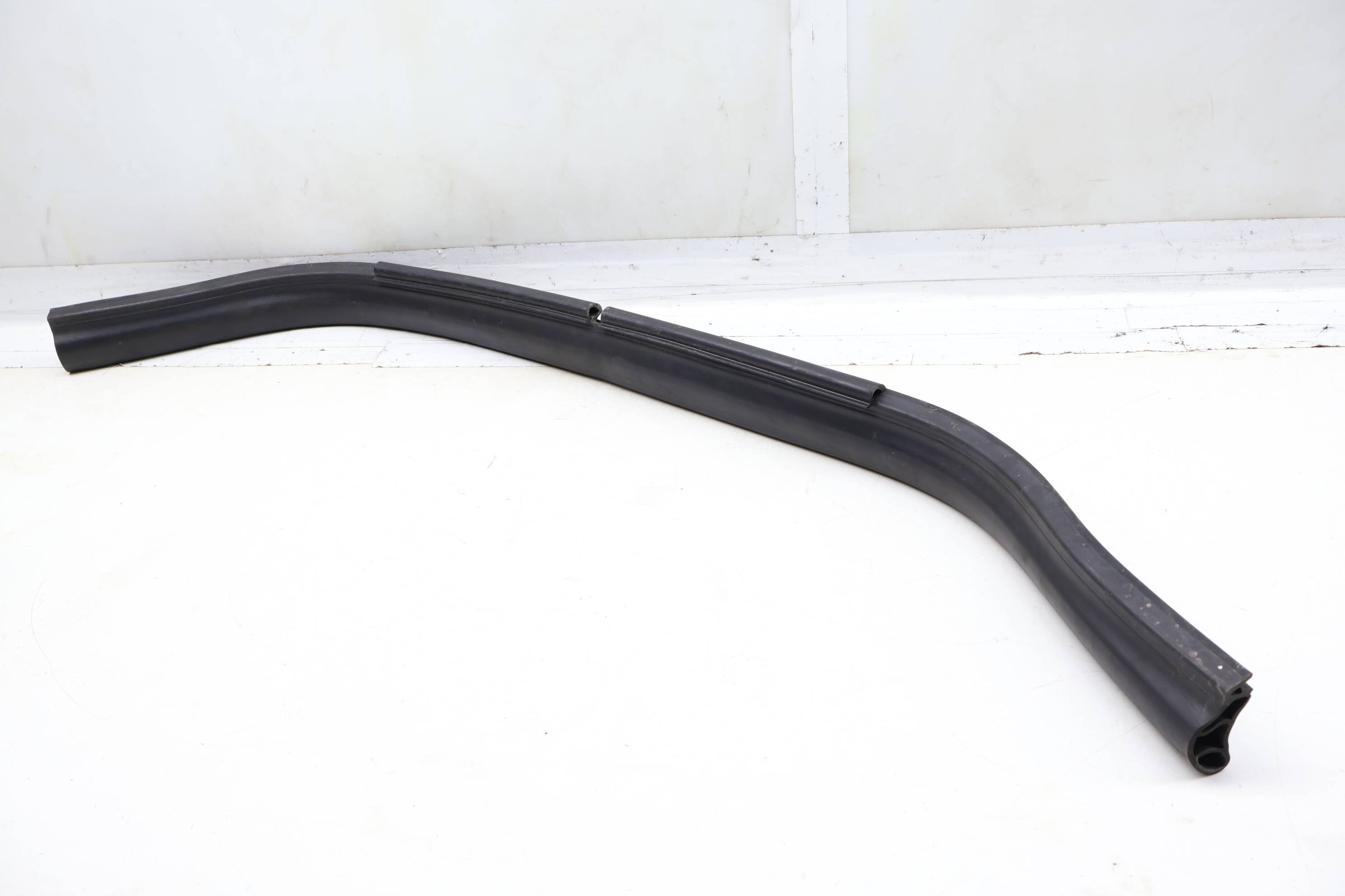 F10老船ドックへ BMW Rear Hood / Engine Bay Side Seal (X4, X3) 51767397486