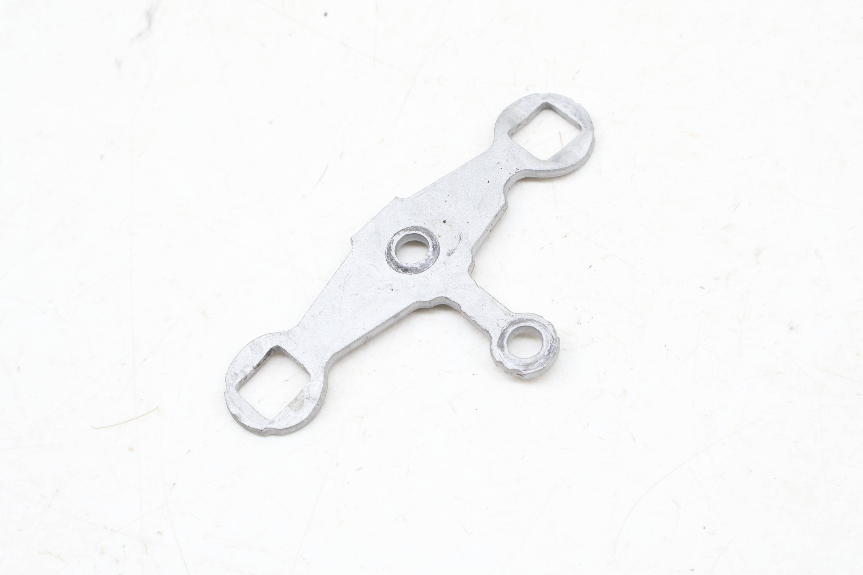 Fuel Injector Bracket 13647595405