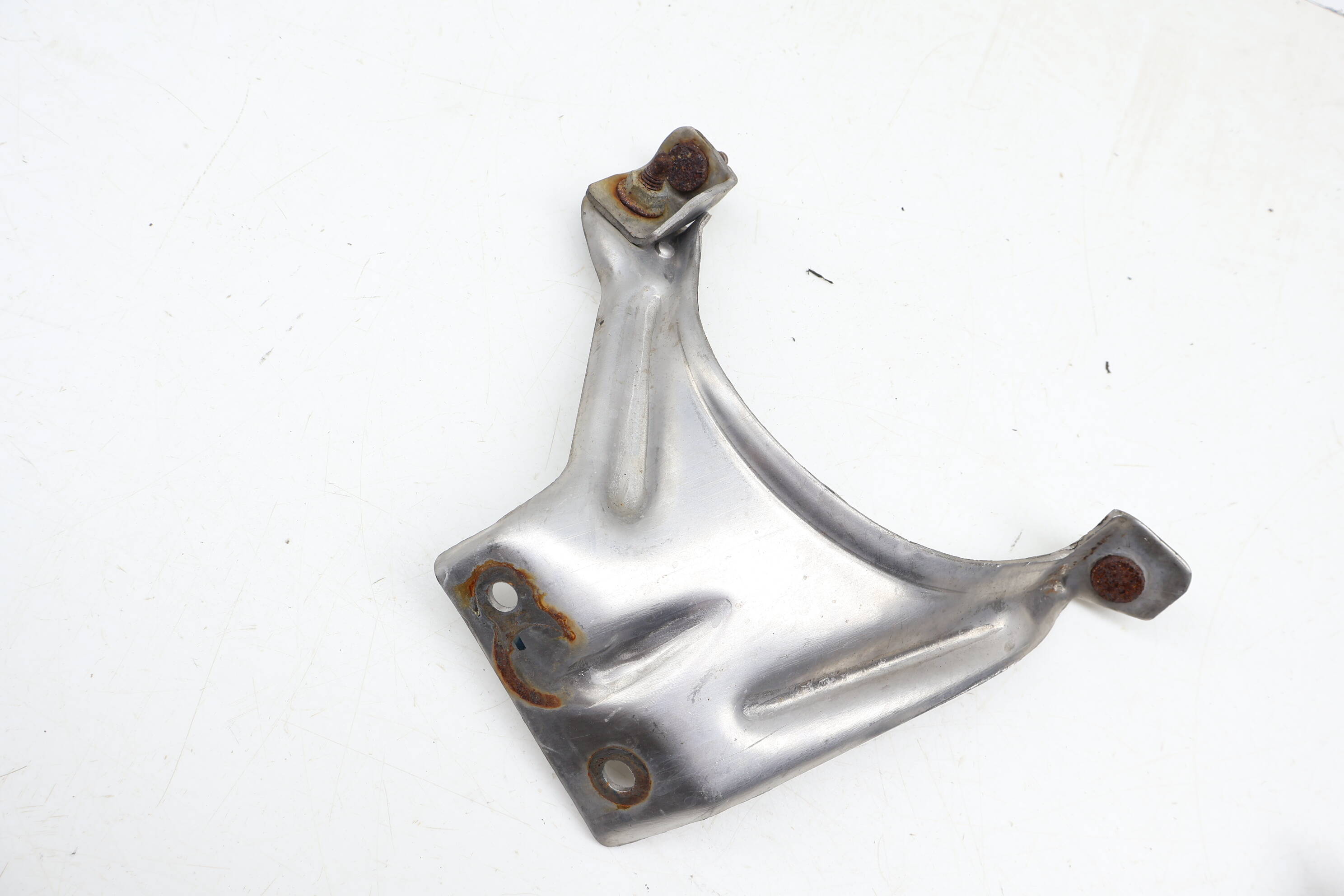 Exhaust Pipe Mount Bracket 5Q0253461B