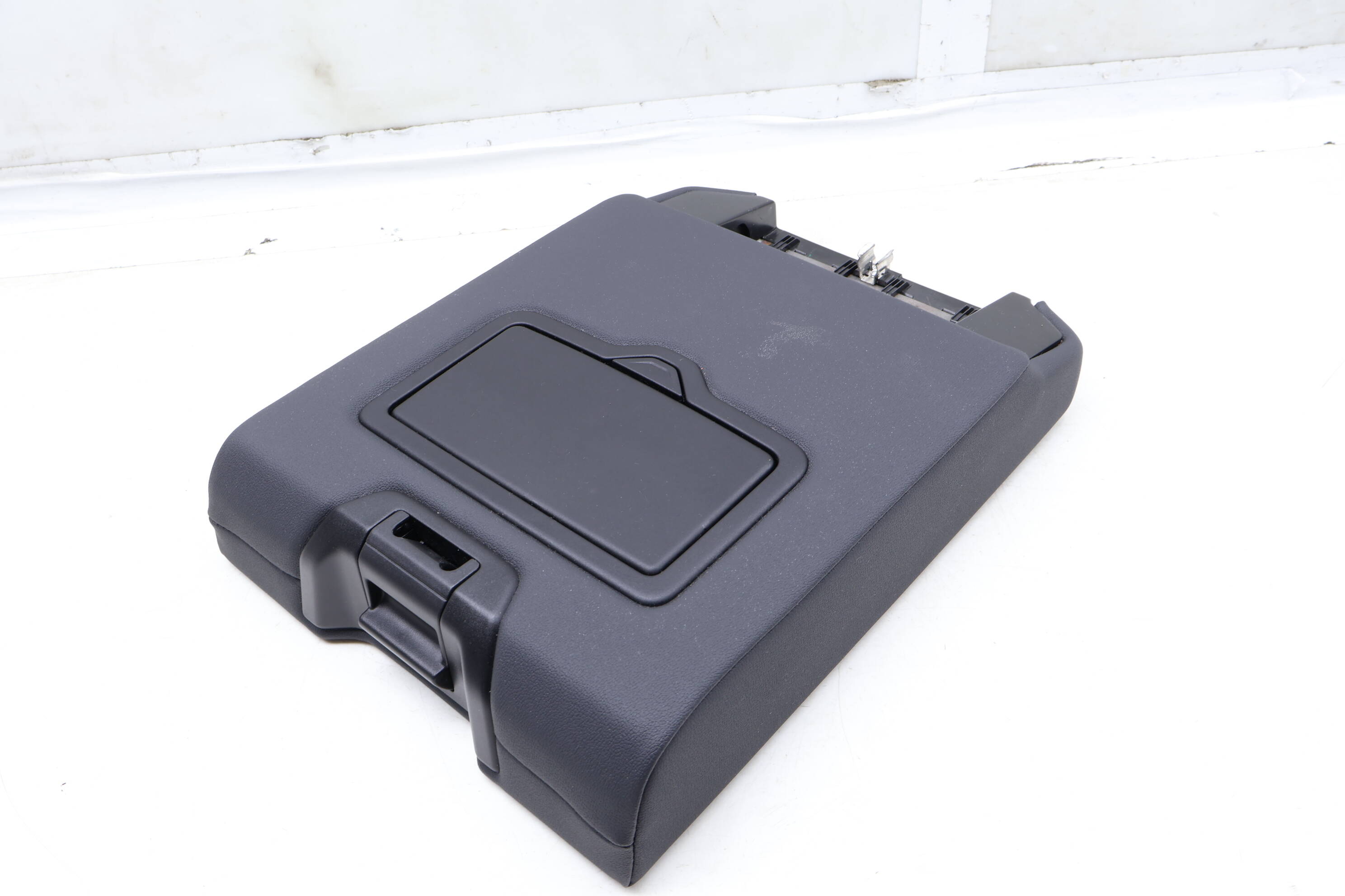 Center Seat Armrest / Cup Holder 80A885081BB