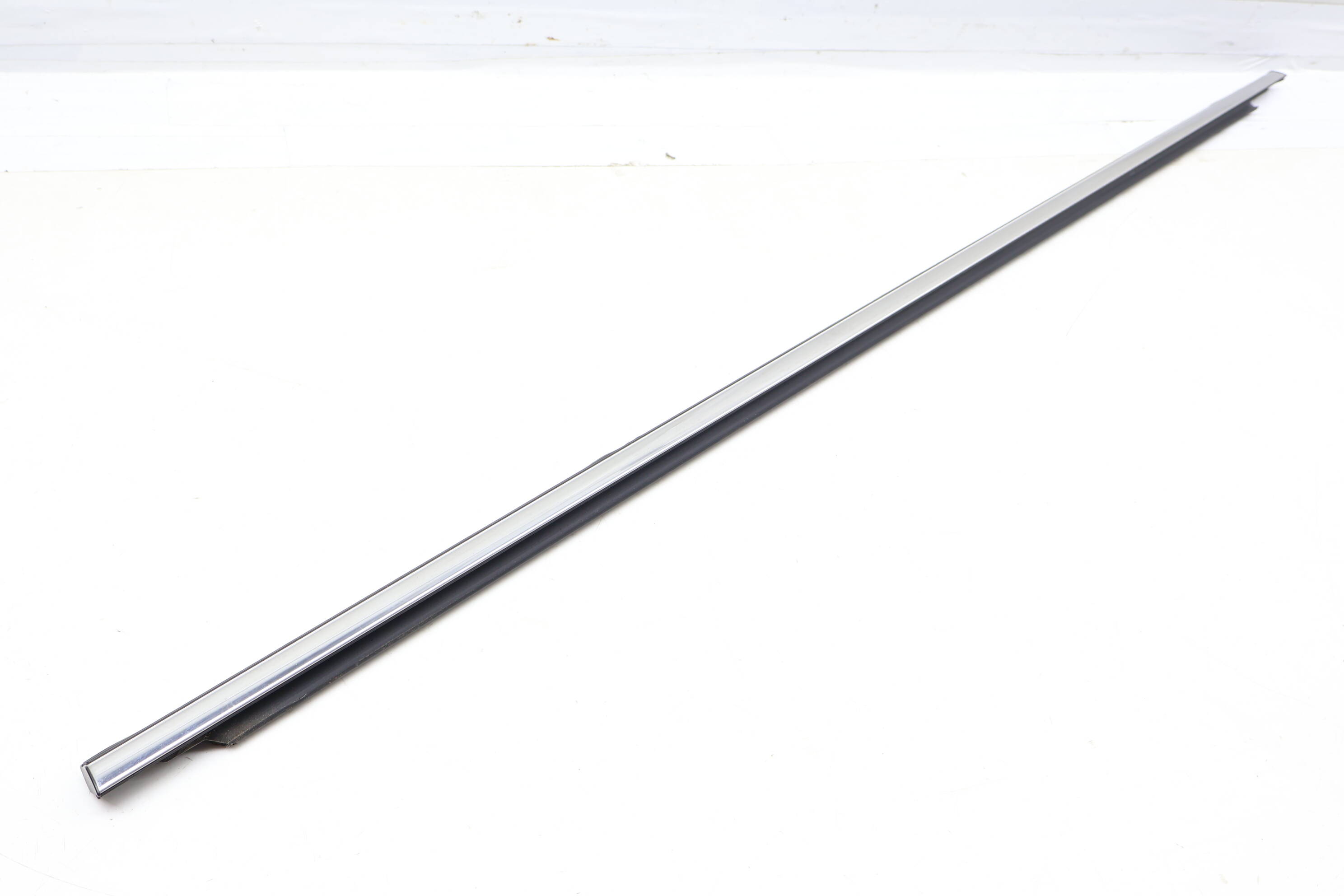 Outer Door Window Slot Seal / Trim 3CM839476