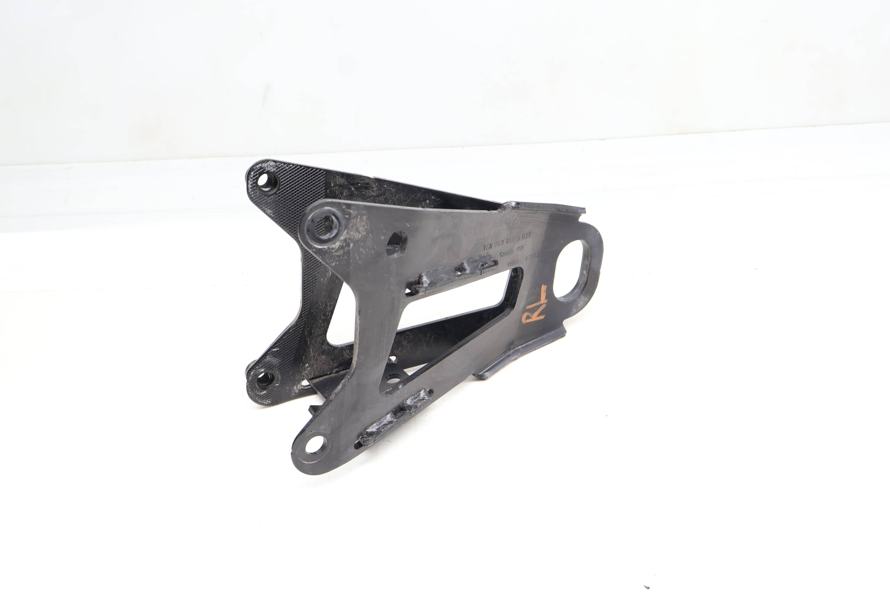 Tow / Towing Eye 1EK803611A