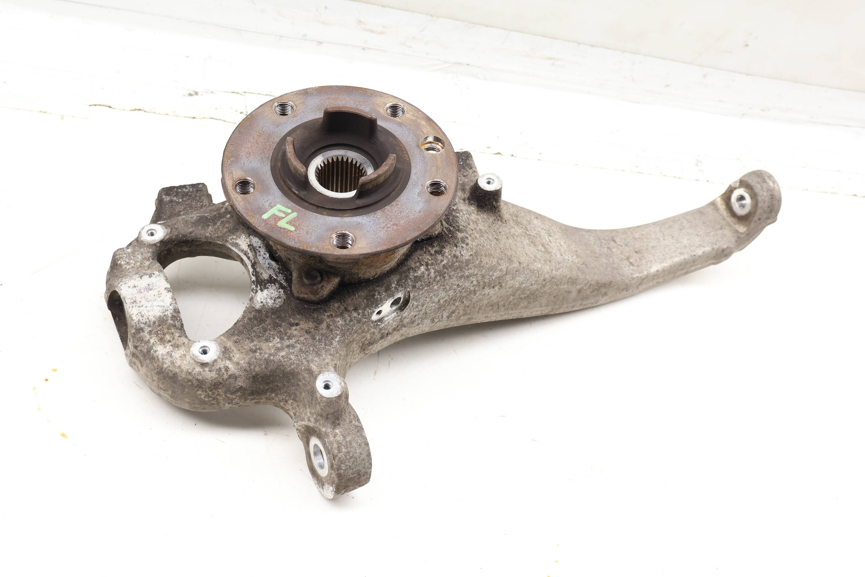 Spindle Knuckle W/ Wheel Bearing 7P0407245A 95834115500
