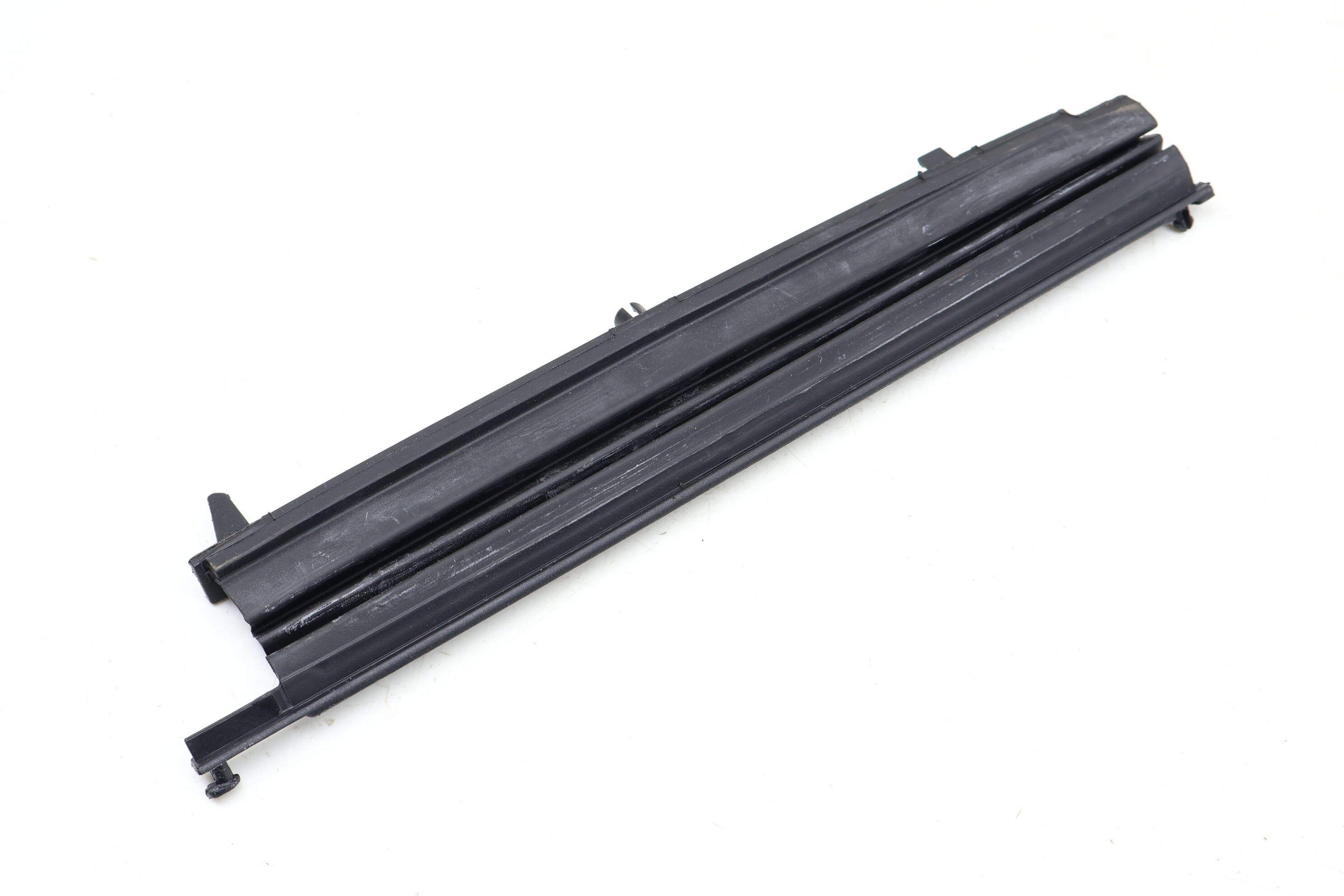 Sunroof / Sun Roof Glass Trim 8D0877781B 95556400500