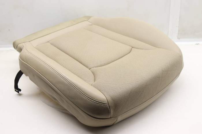 Lower Seat Bottom Cushion (Leather) 4M0898522A main product photo