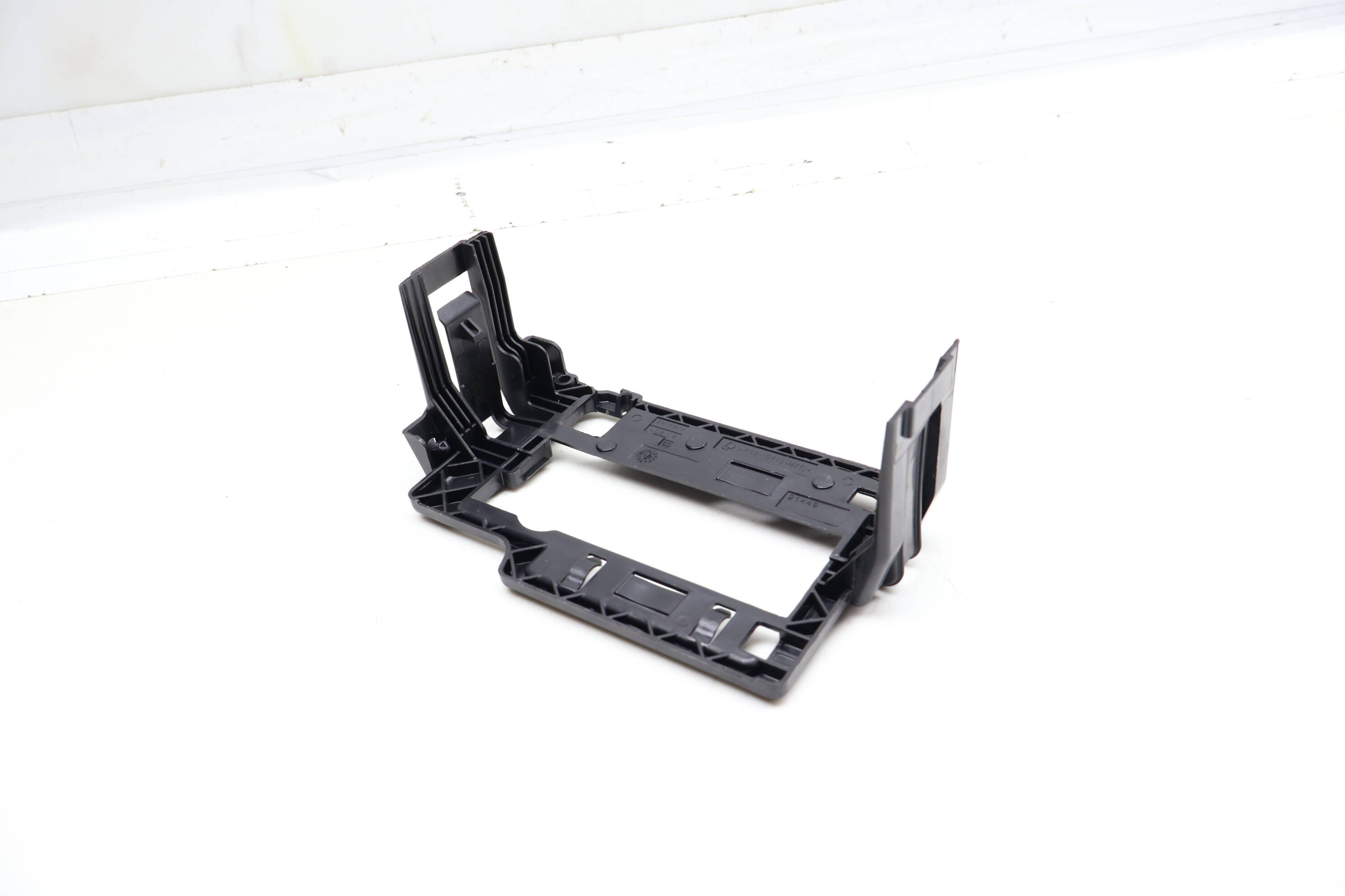 Battery Retainer / Bracket 2Q0915345A