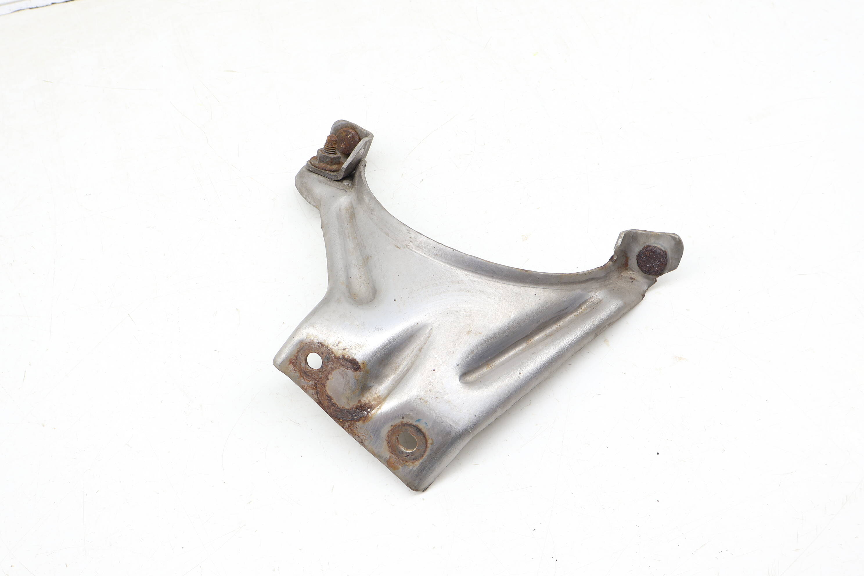 Exhaust Pipe Mount Bracket 5Q0253461B