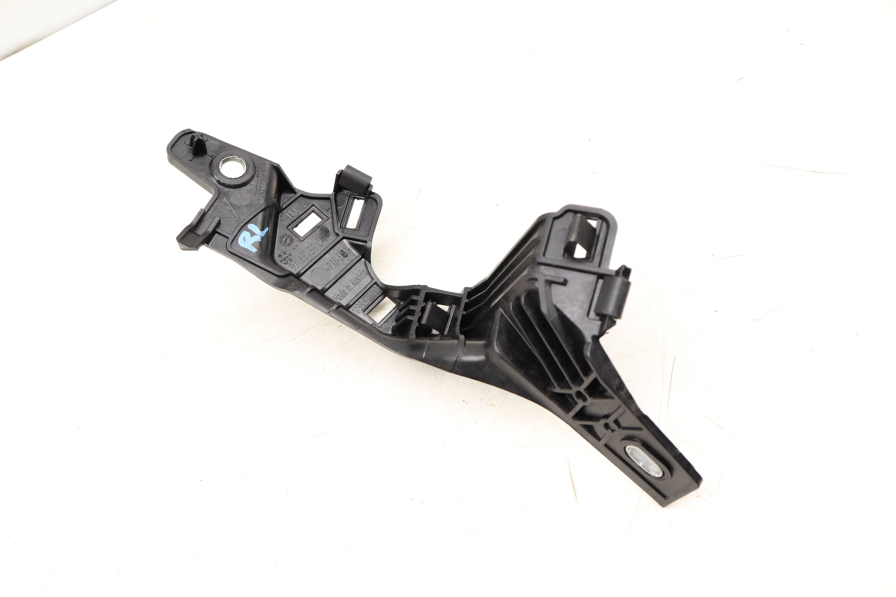 Upper&#x20;C&#x20;Pillar&#x20;Trim&#x20;&#x2F;&#x20;Panel&#x20;Mount&#x20;Bracket&#x20;9J1867891A