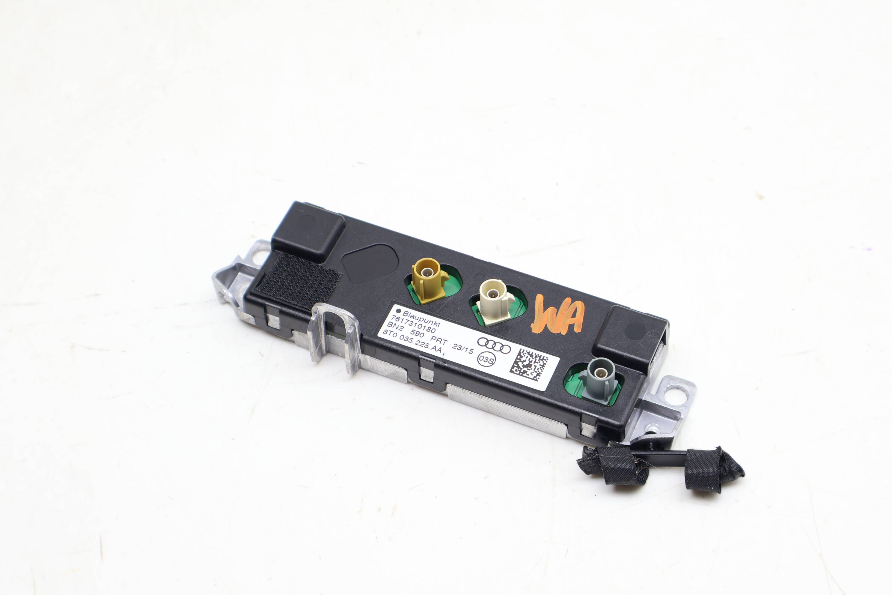 Antenna Booster 8T0035225AA