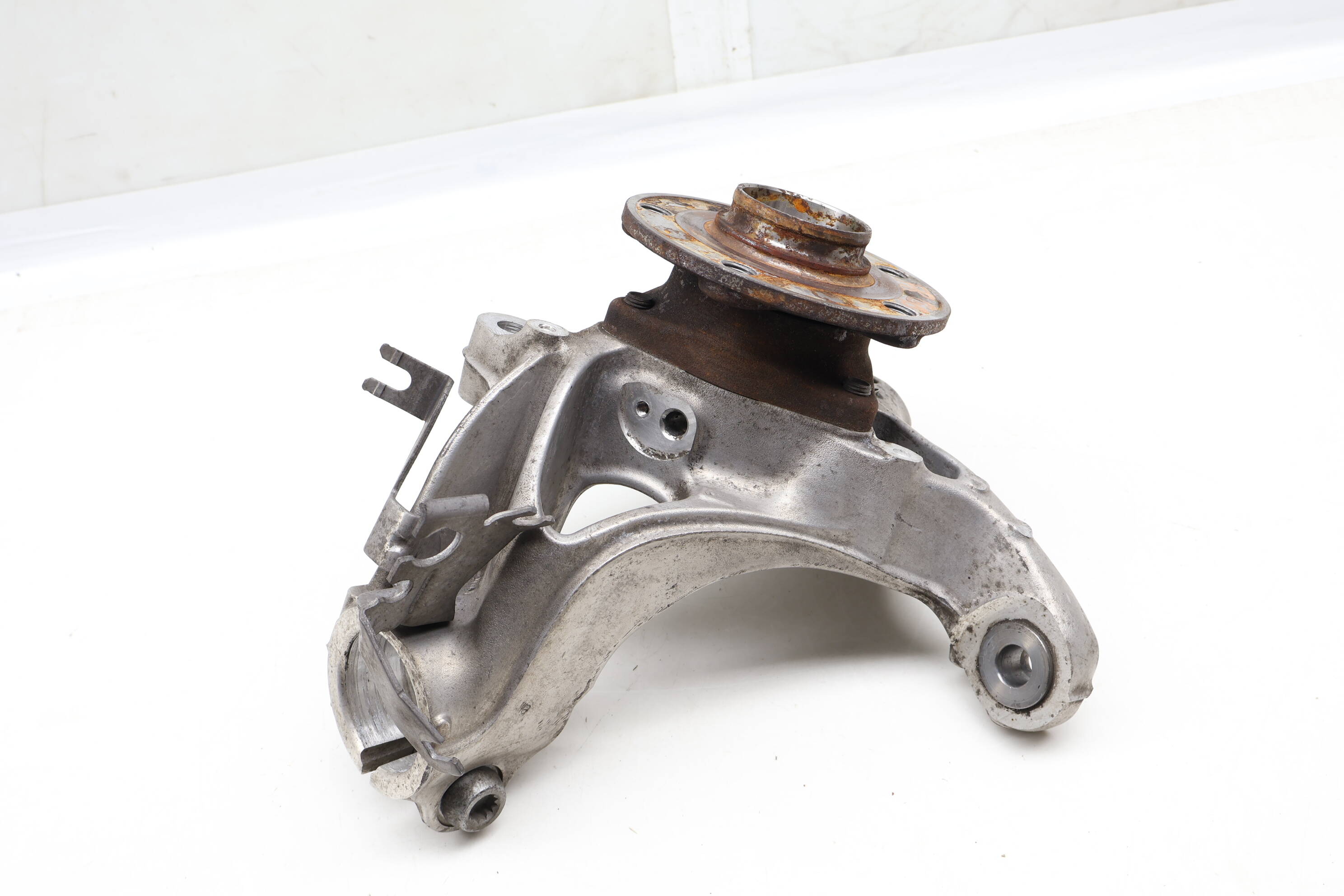 VW Front Right Spindle Knuckle W/ Wheel Bearing 5QM407258 VW Front Right Spindle Knuckle W/ Wheel Bearing 5QM407258