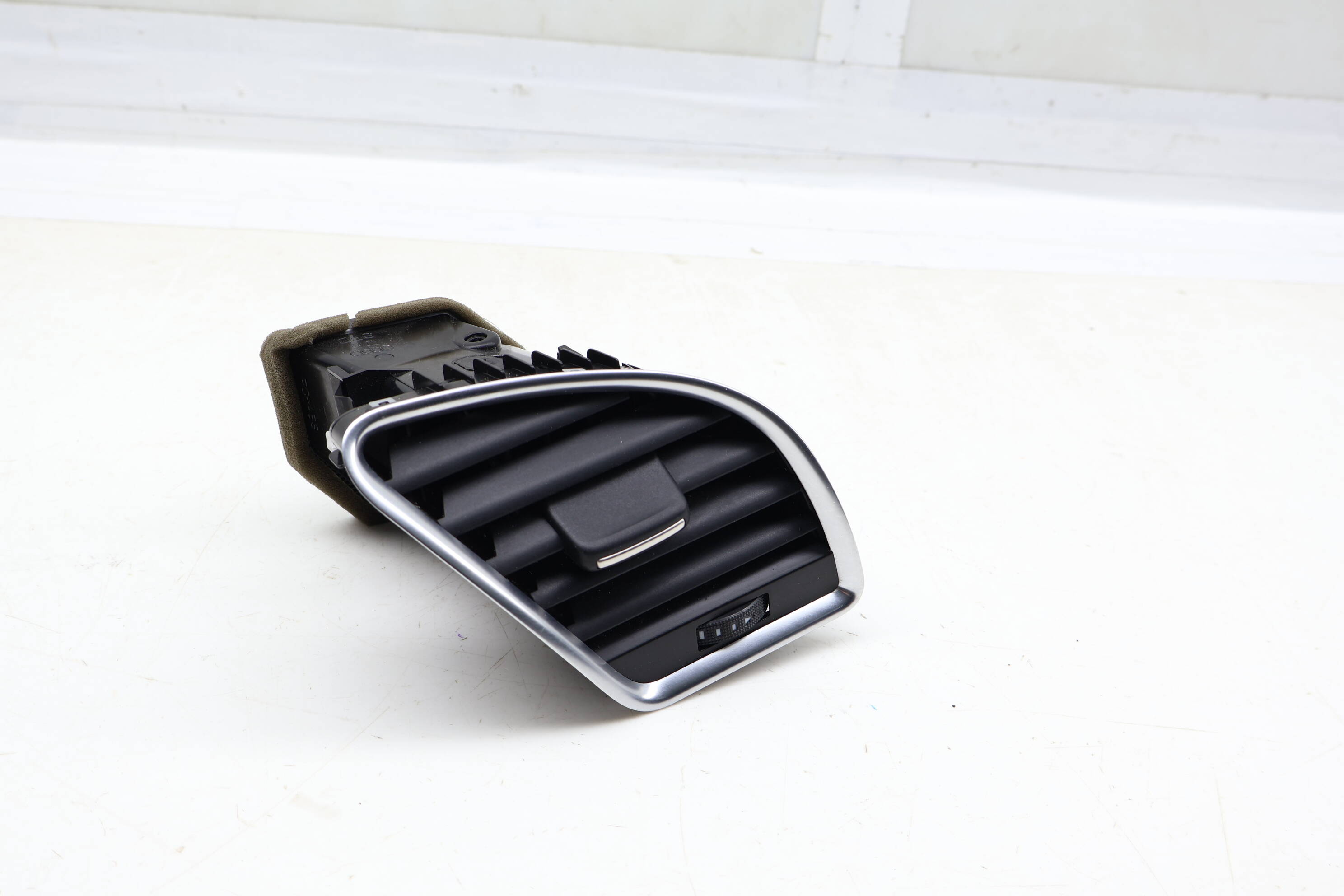 Dash Air Vent 8T1820902C