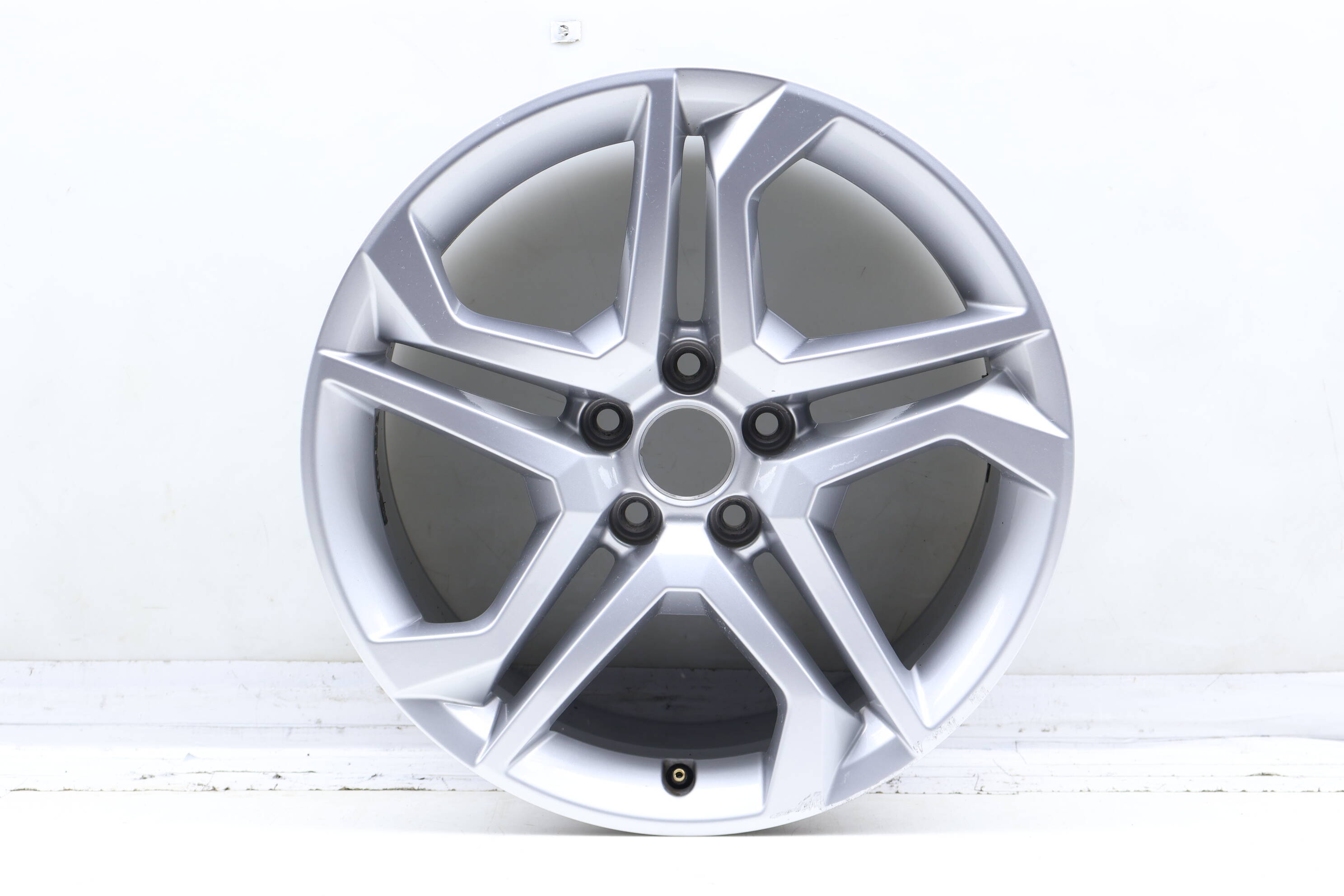 18" Inch Alloy Rim / Wheel (5 Double Spoke) 80A601025BD