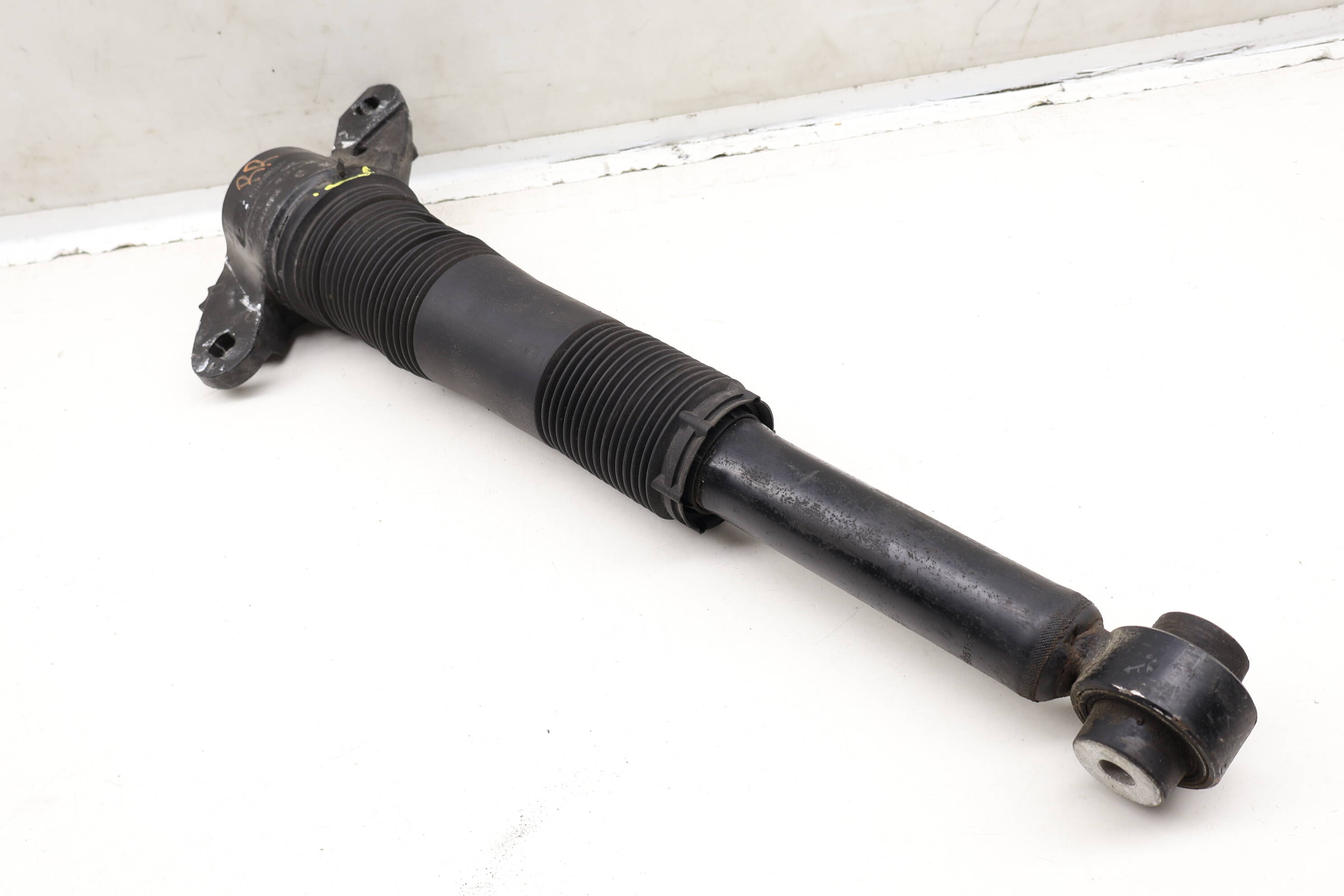 Strut / Shock Absorber GK7218A116
