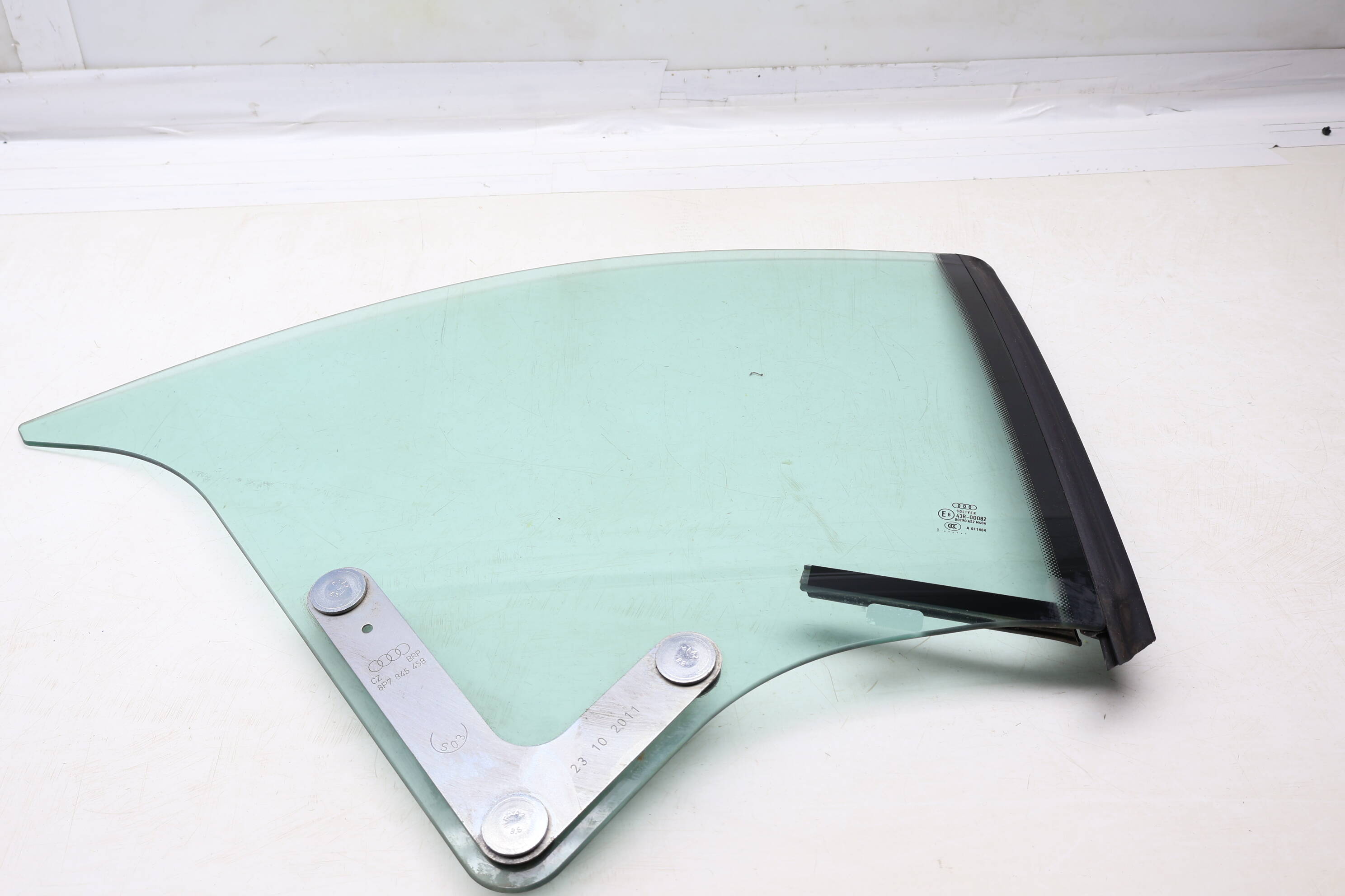 Convertible Side Quarter Window / Glass 8F0845298B