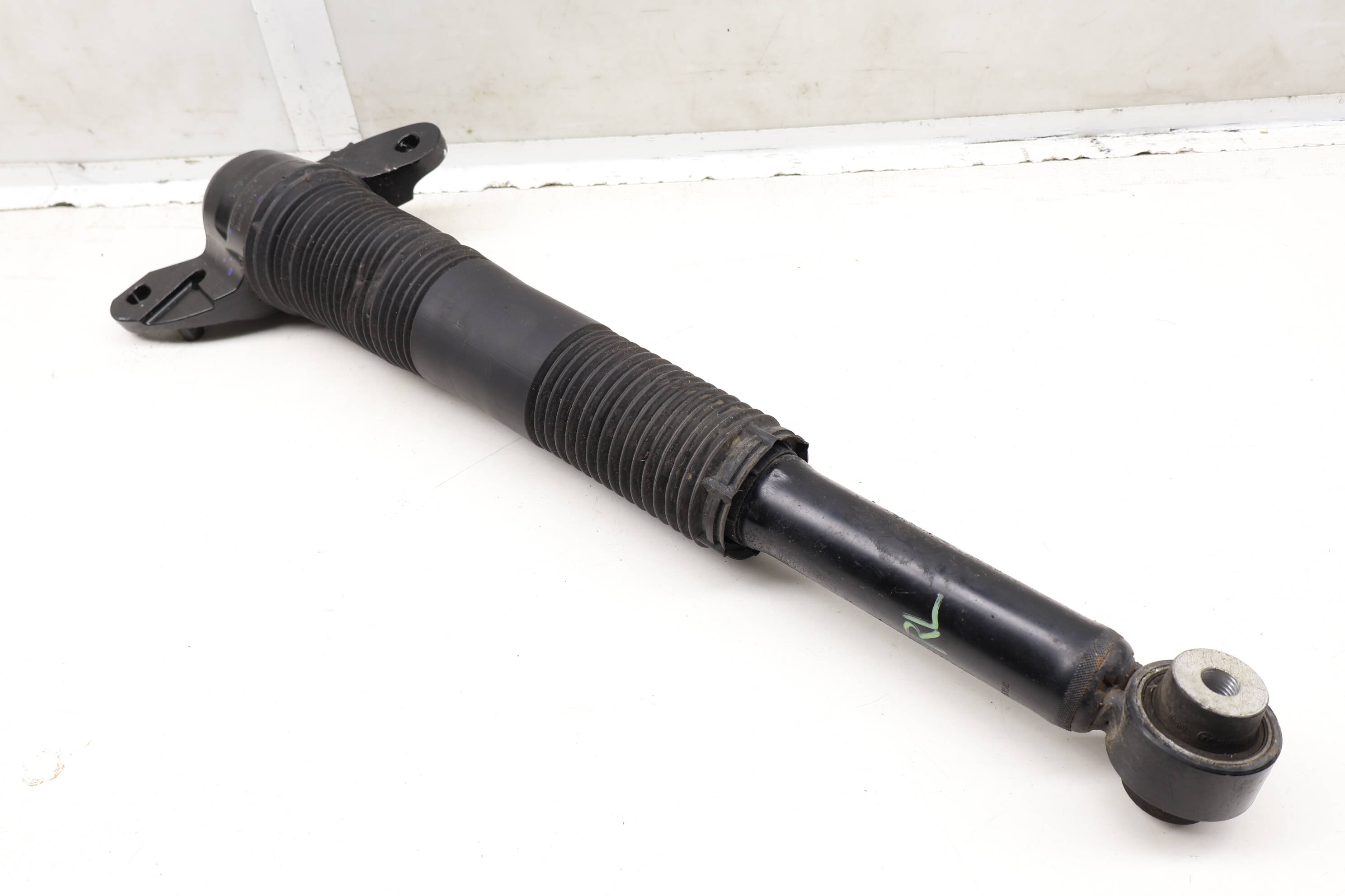 Strut / Shock Absorber GK7218A145
