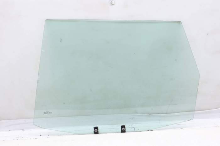 Avant Door Window Glass 8D9845205 main product photo