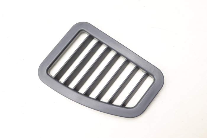 Door Panel Air Vent Grille / Trim 4D0819913 main product photo