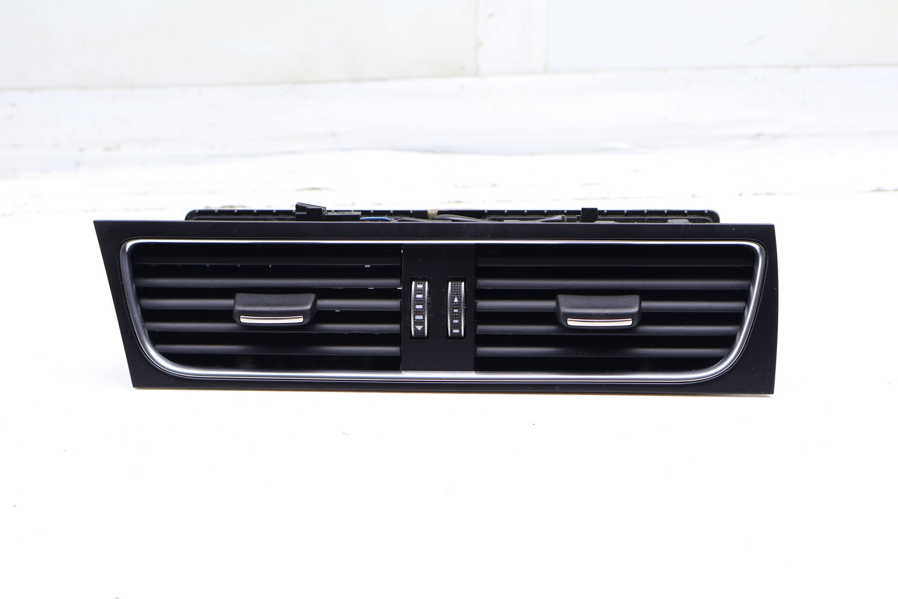Center Dash Air Vent 8T1820951E