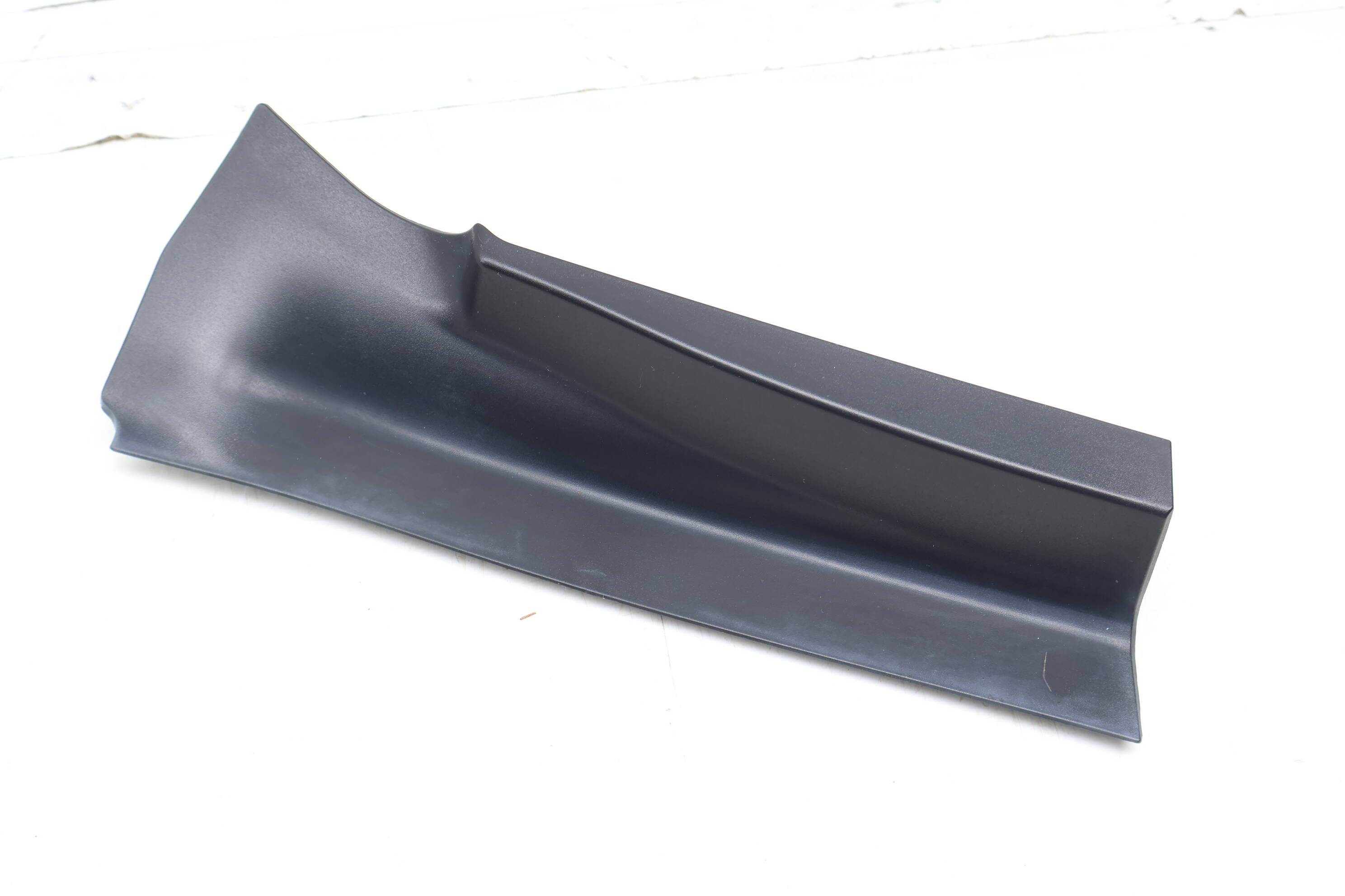 Outer Tail Light / Lamp Trim 63217263603