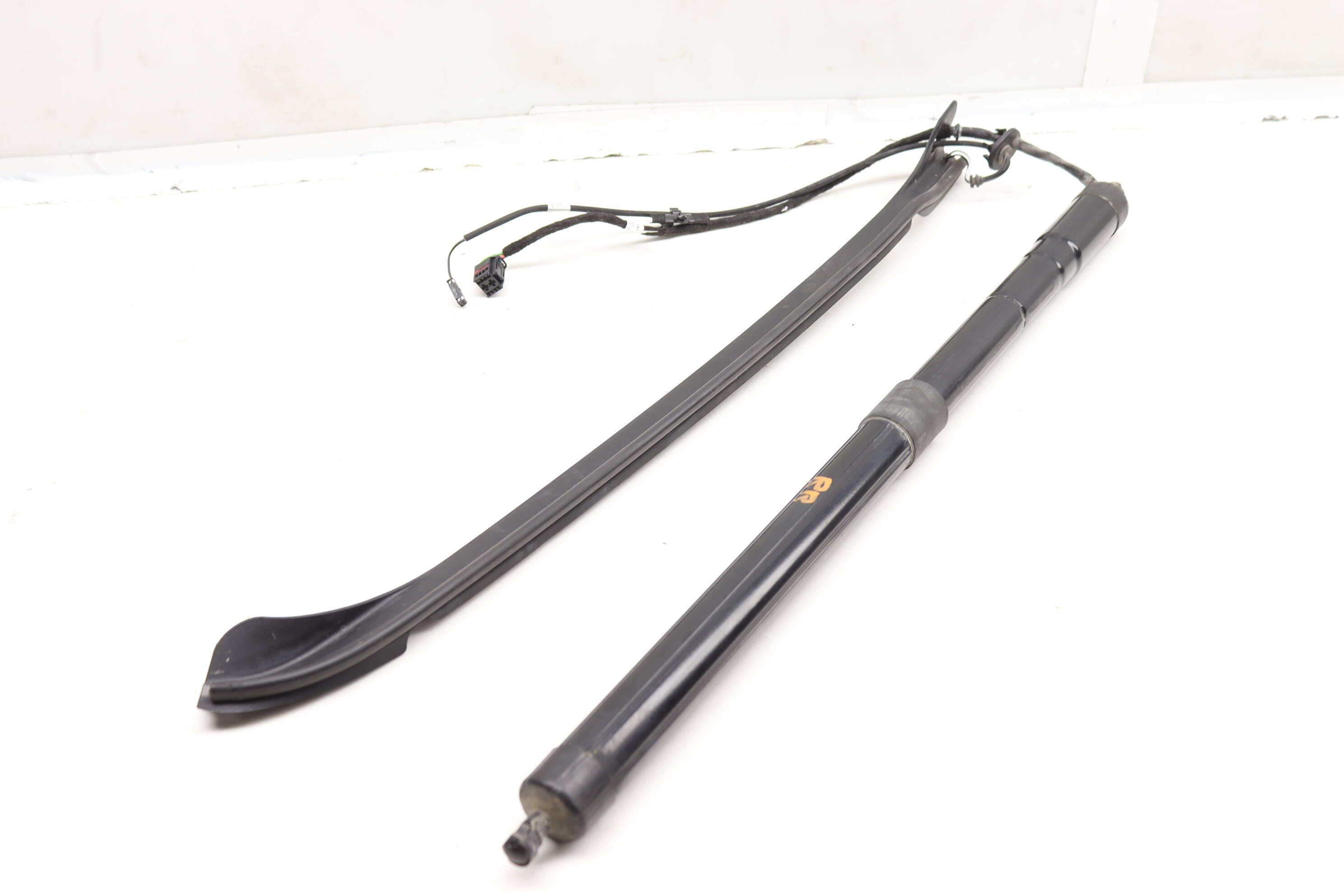 Trunk&#x20;Hatch&#x20;Strut&#x20;&#x2F;&#x20;Drive&#x20;Unit&#x20;W&#x2F;&#x20;Trim&#x20;7P6827712