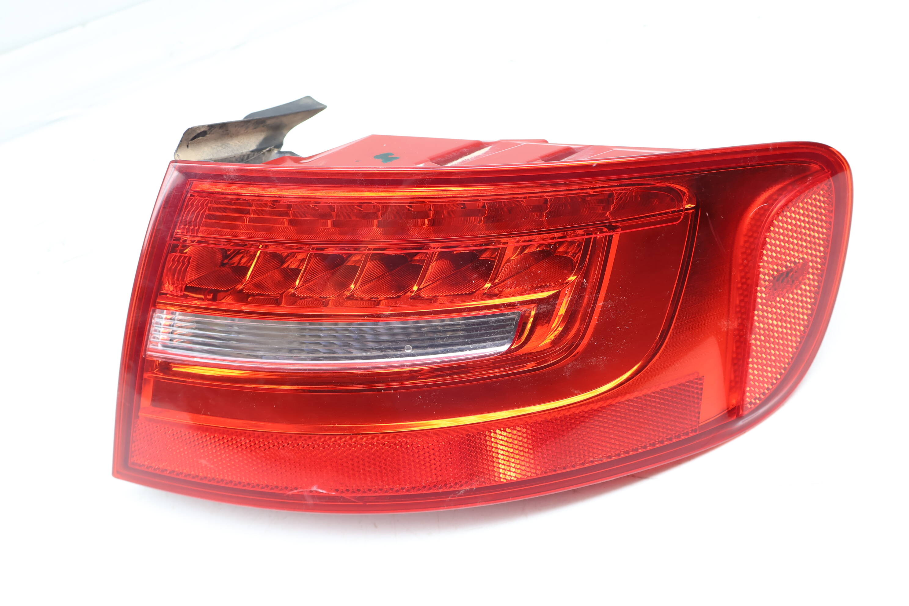 Led Tail Light / Lamp (Outer) 8K9945096E