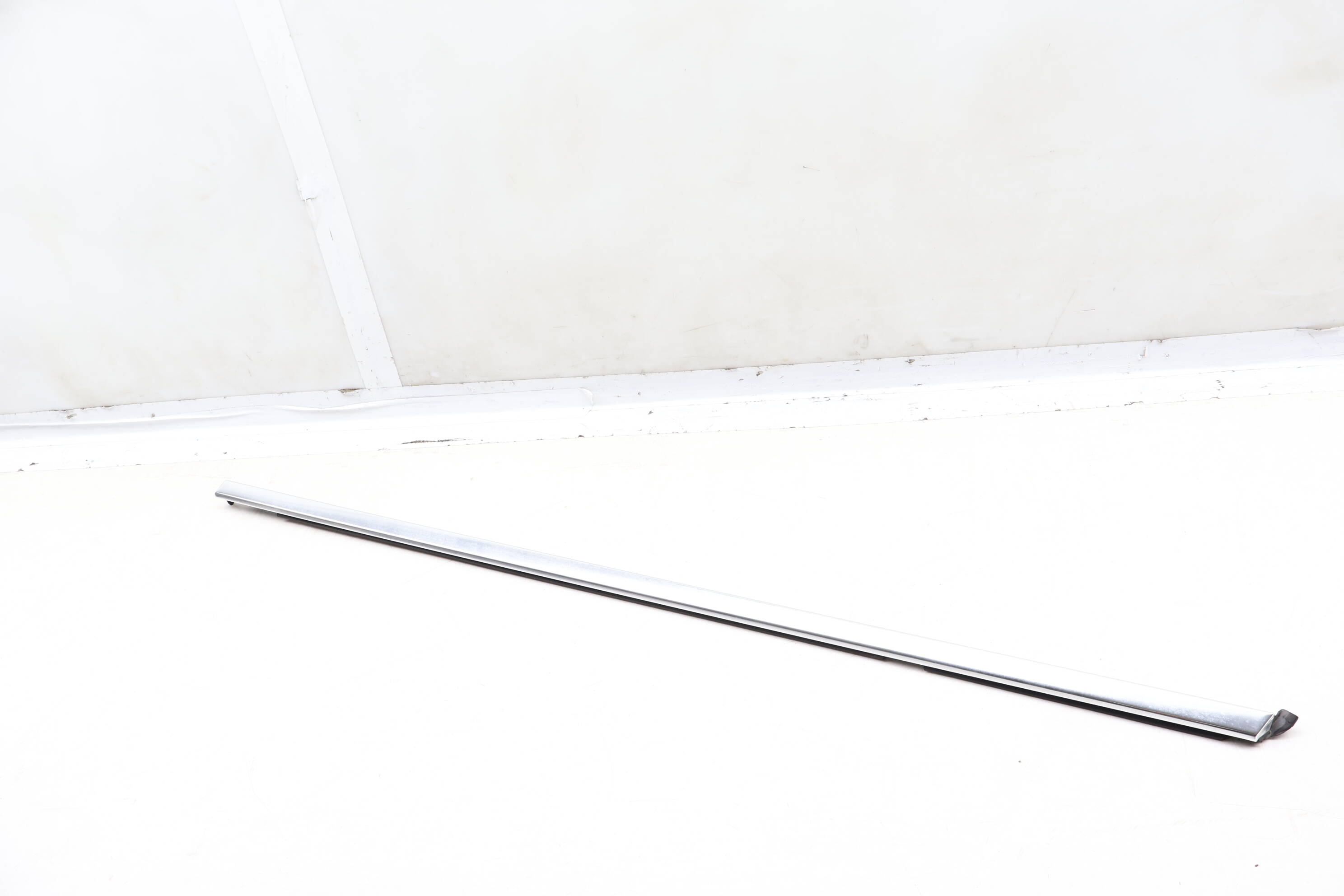 Exterior Door Molding / Trim 95B837475