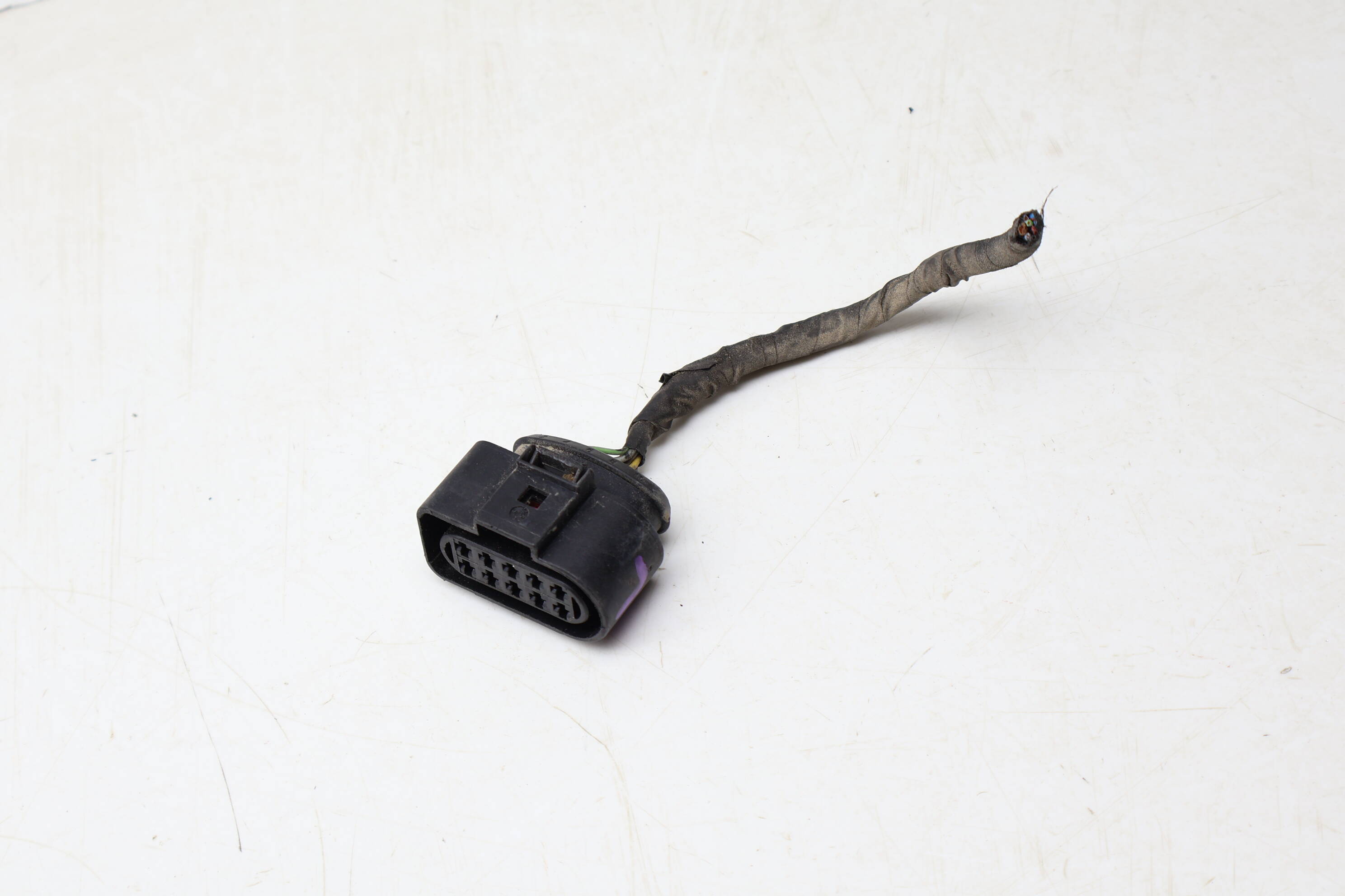 Tail Light / Lamp Wiring Harness Connector 1J0973735