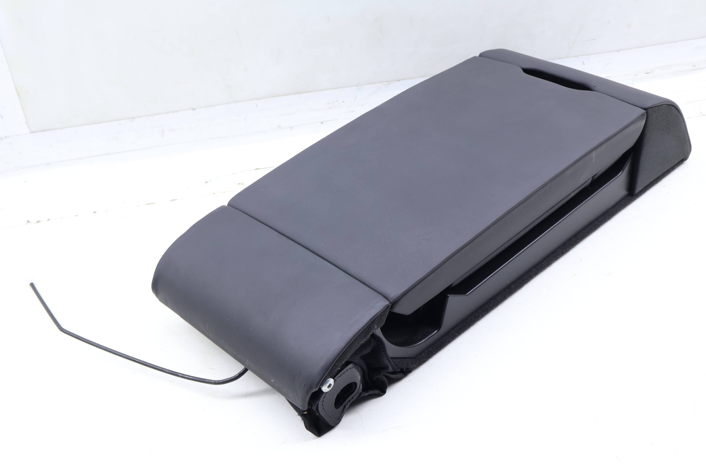 Center Seat Armrest / Cup Holder 8W6885205S