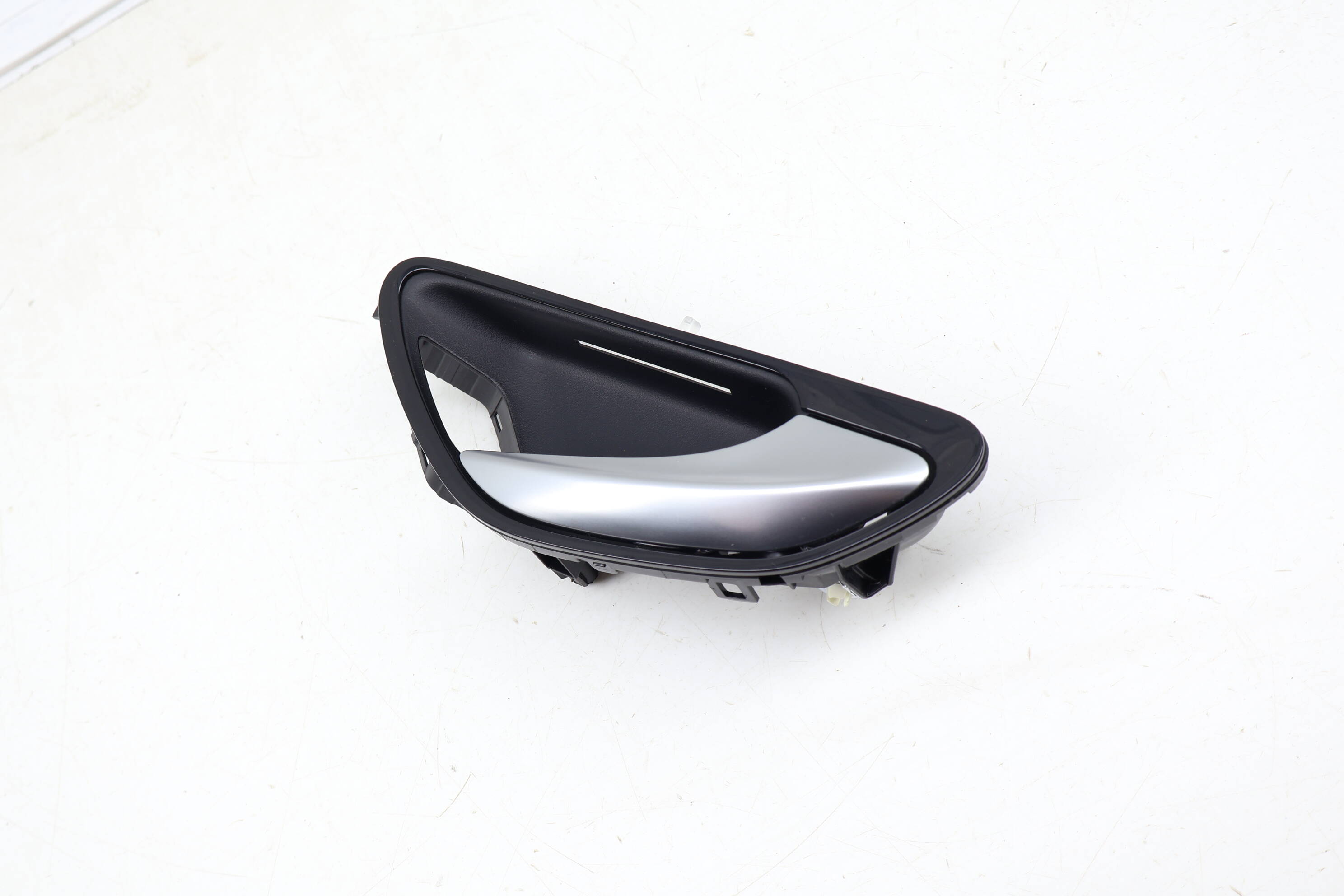 Interior Door Release / Handle 2057603400