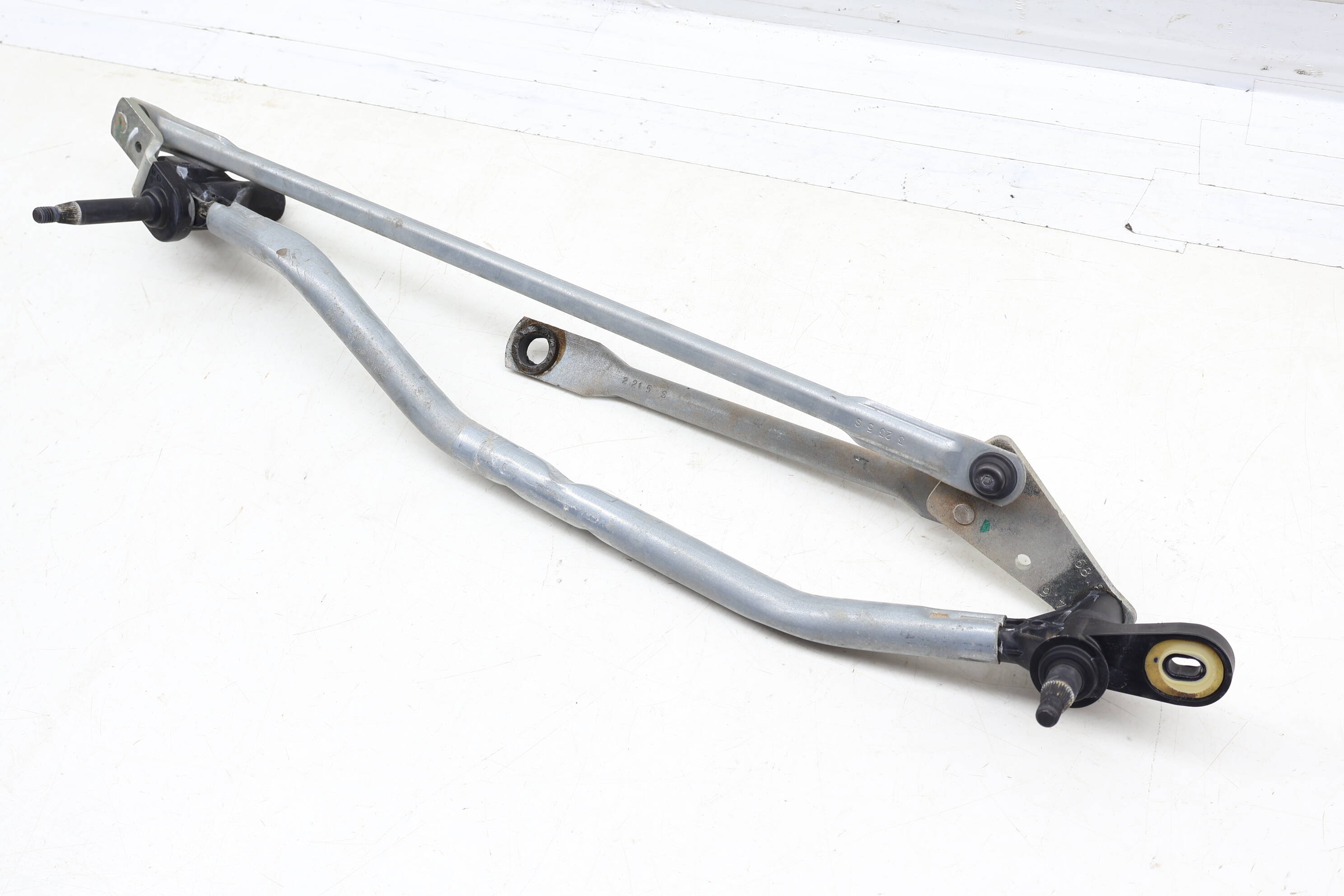 Windshield Wiper Bracket / Transmission 8T1955023E