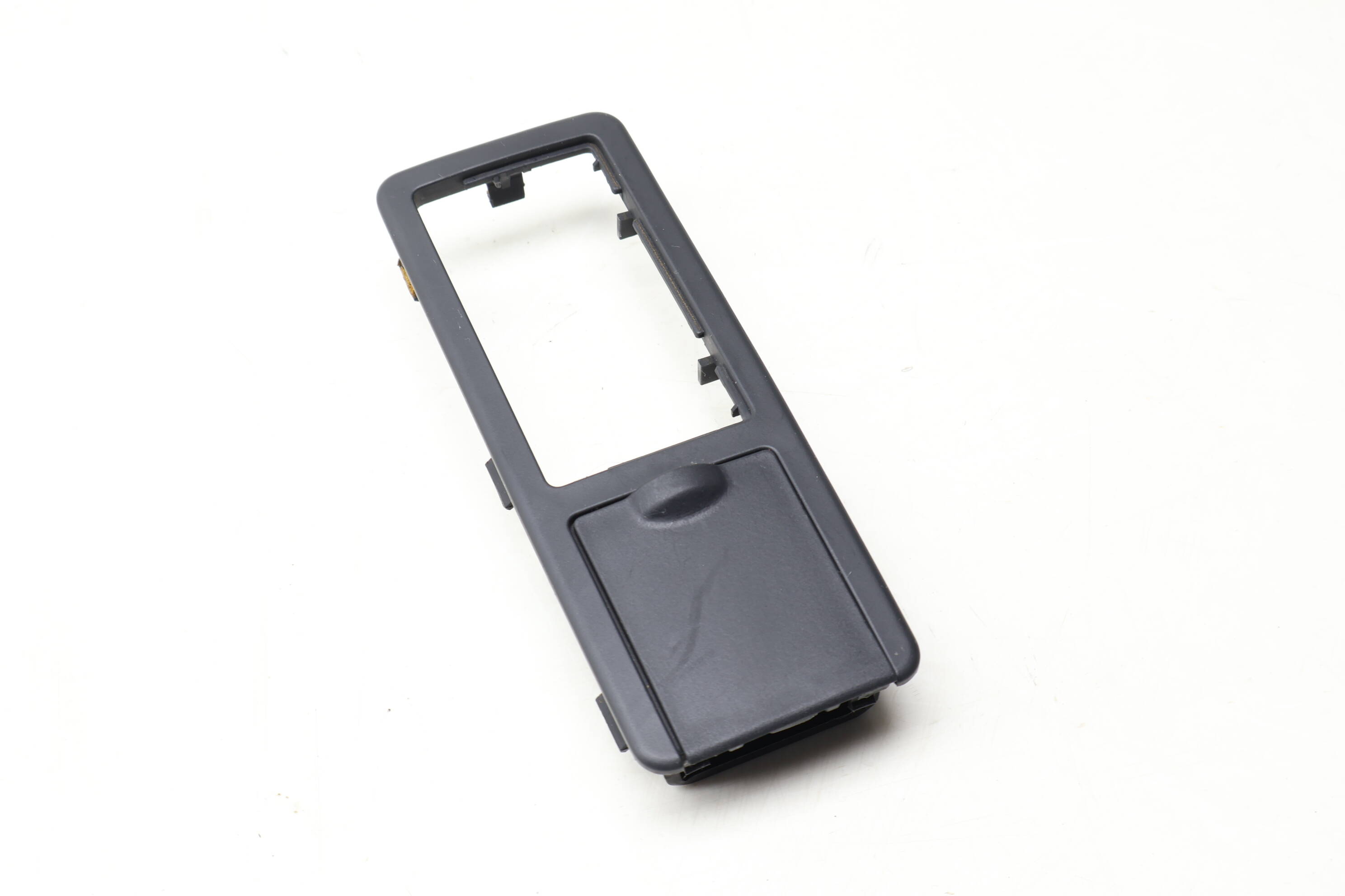 Dome Reading Light Frame / Trim 7L0861687A 95555567700