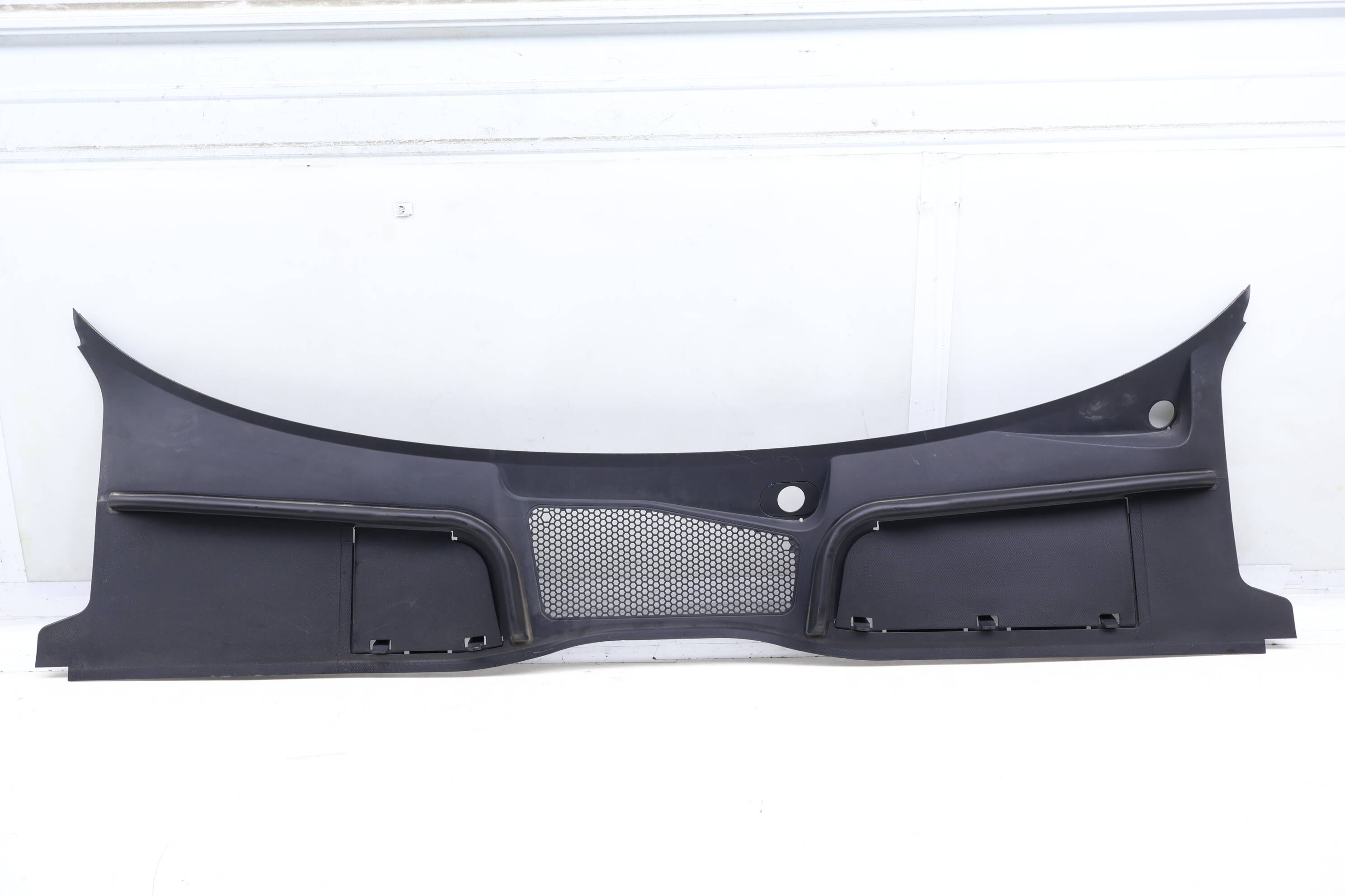 Windshield Cowl / Rain Tray 8W1819403A