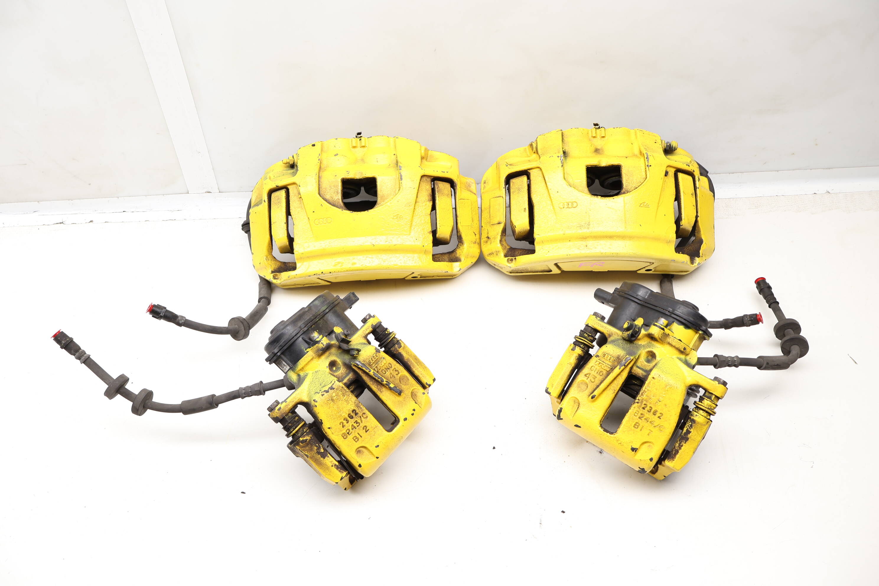 Brake Caliper / Carrier Set