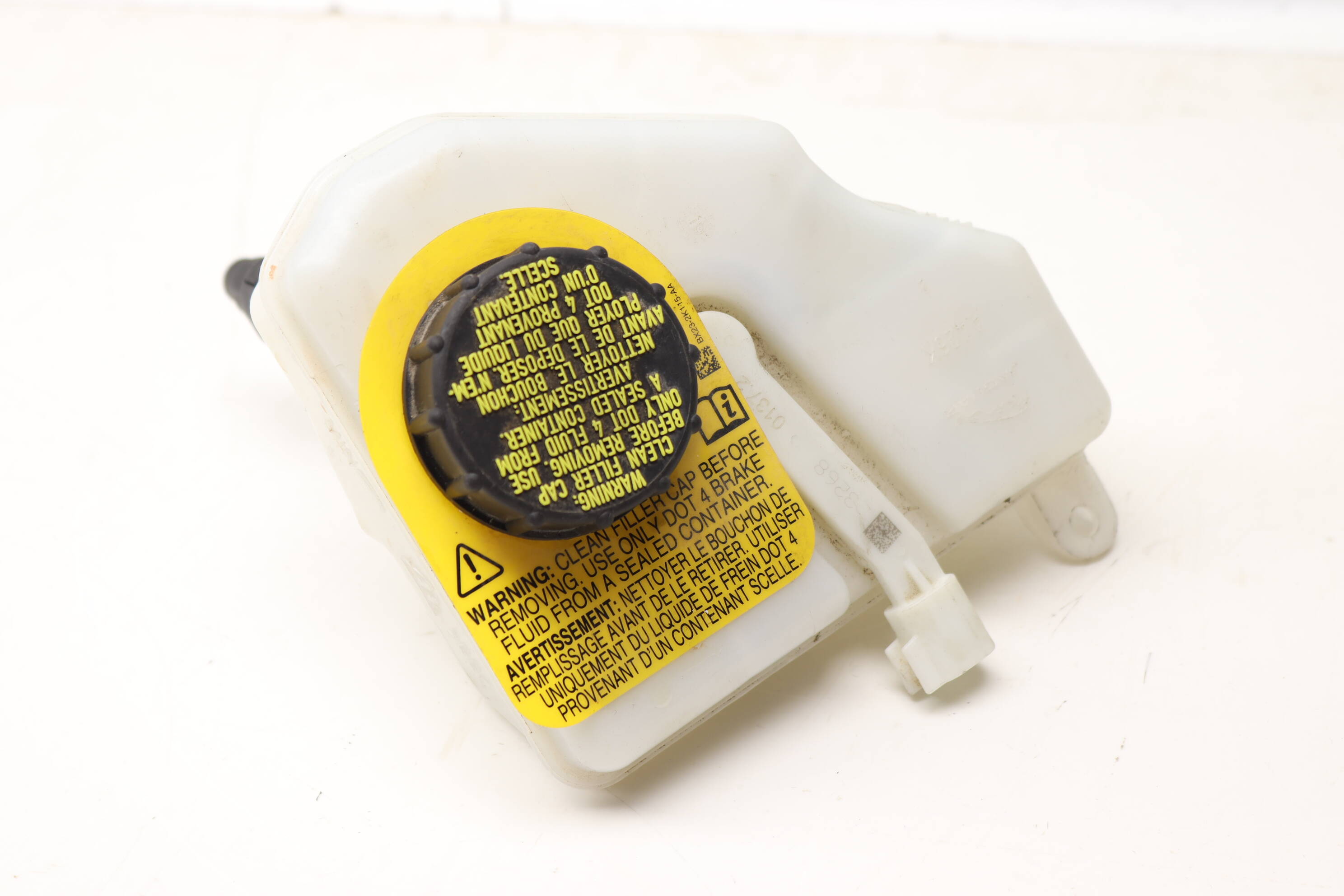 Brake Fluid Reservoir / Tank LR126007