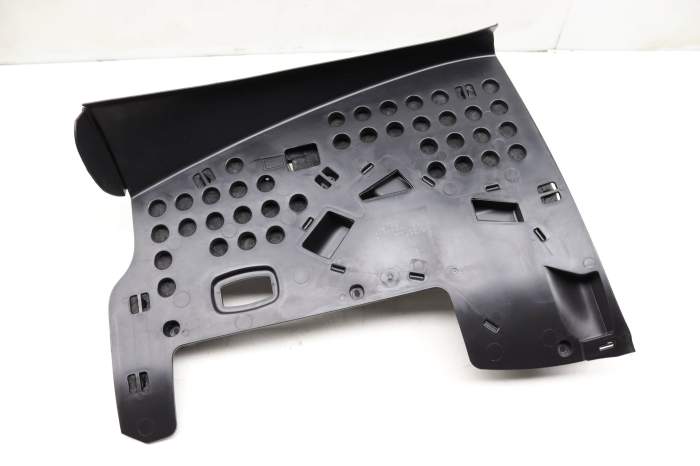 メル25773ページ Mercedes-Benz Right Under Dash Knee Panel 2046800282